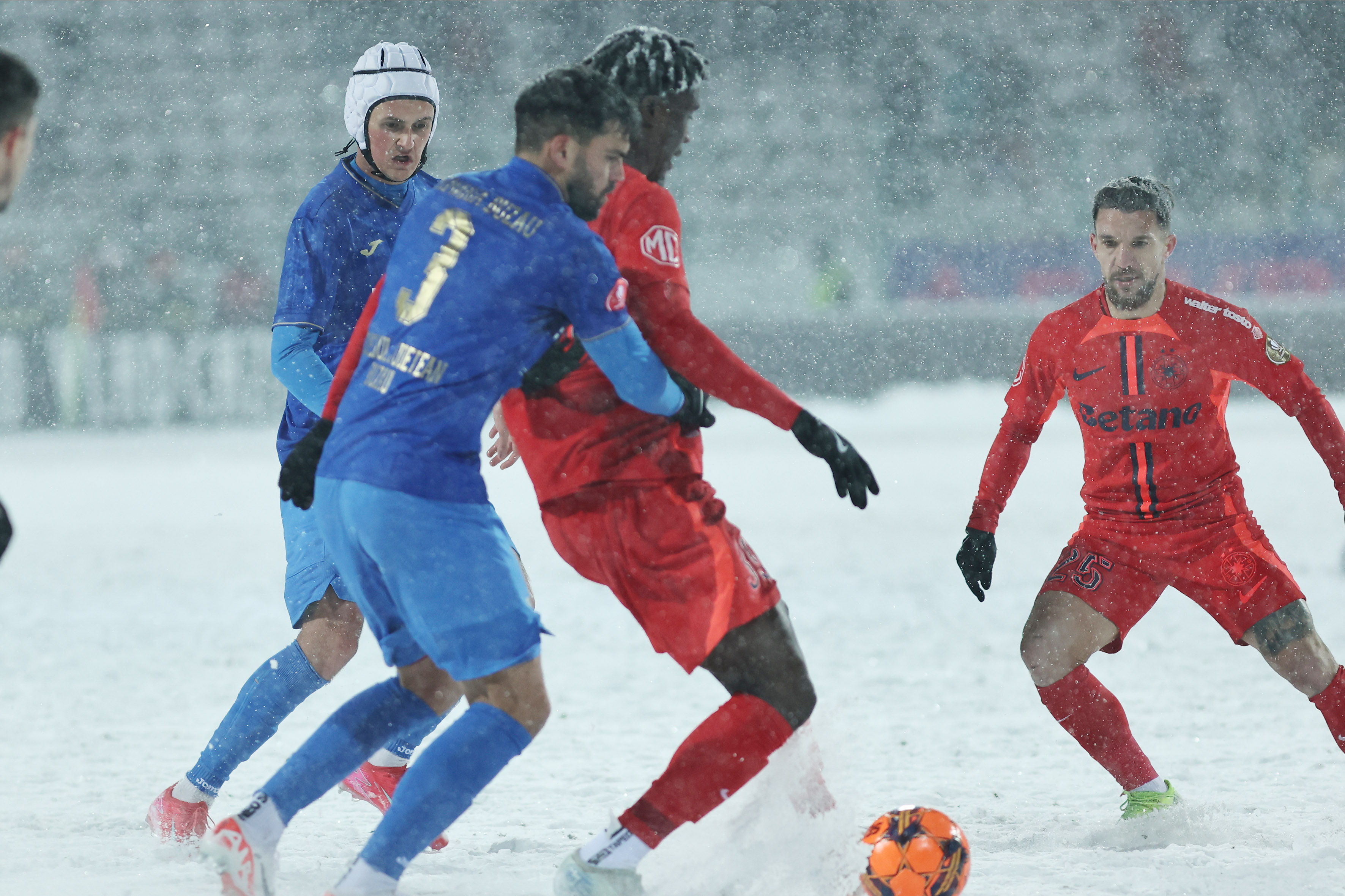 Gloria Buzău - FCSB 0-2. Campioana a urcat pe primul loc în SuperLigă! Jordan Gele, decisiv la debut