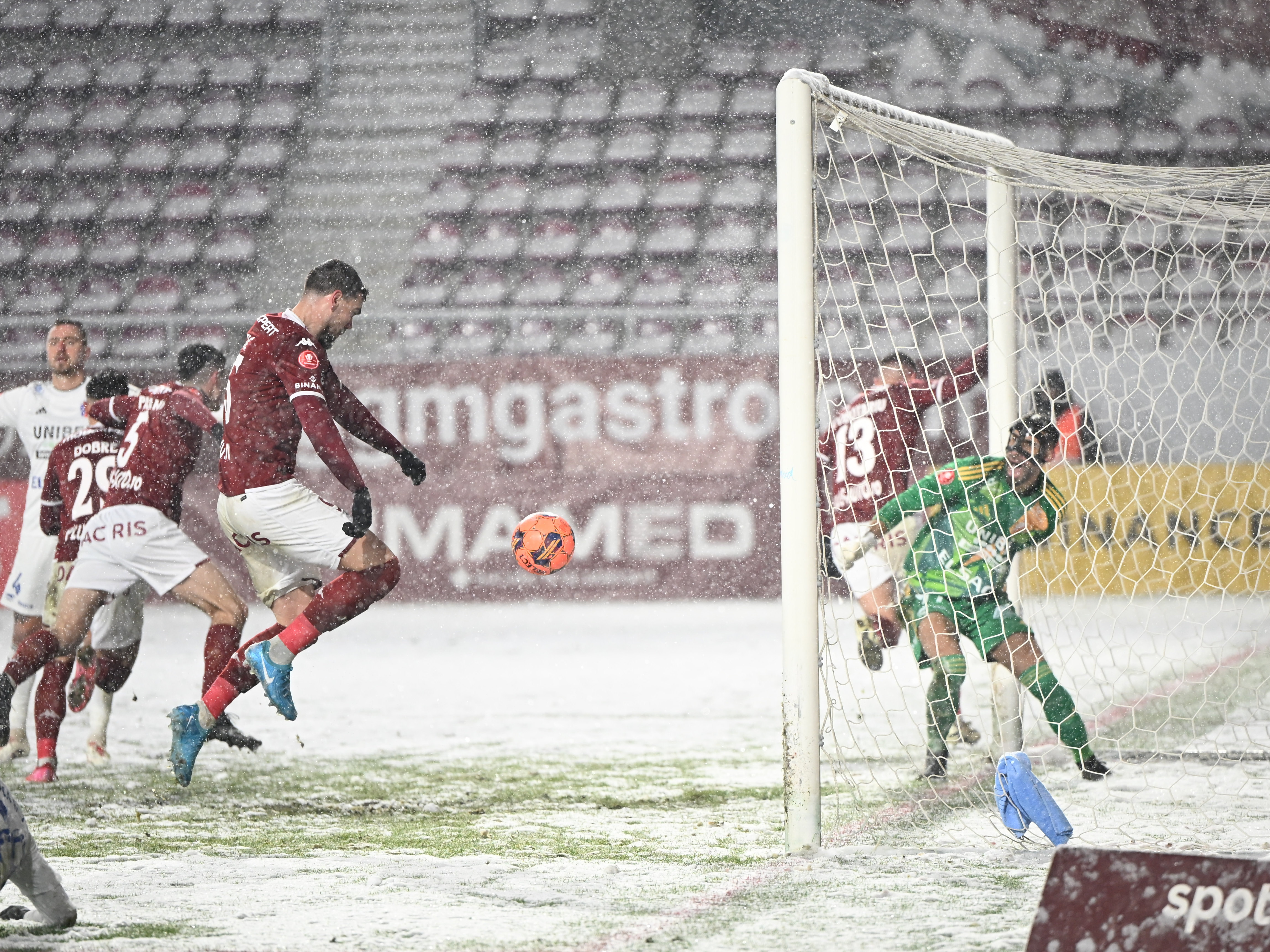 Rapid - FC Botoșani 1-0. Denis Ciobotariu le-a adus victoria giuleștenilor care sunt tot mai aproape de play-off