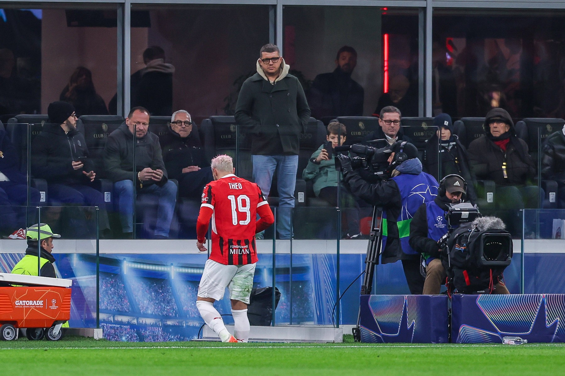 Nu stau la discuții, după gafa care i-a eliminat din Champions League: starul echipei, amendat acum, OUT din vară