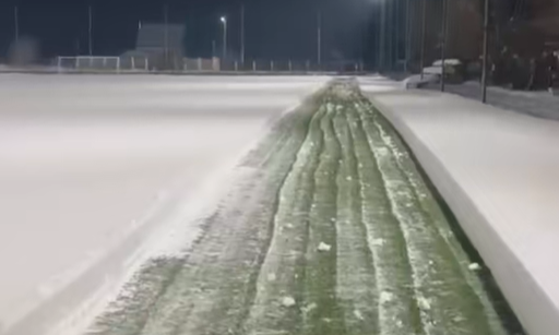 O echipă de Liga 4, lecție pentru cluburile din SuperLiga: cum s-a făcut deszăpezirea pe stadion