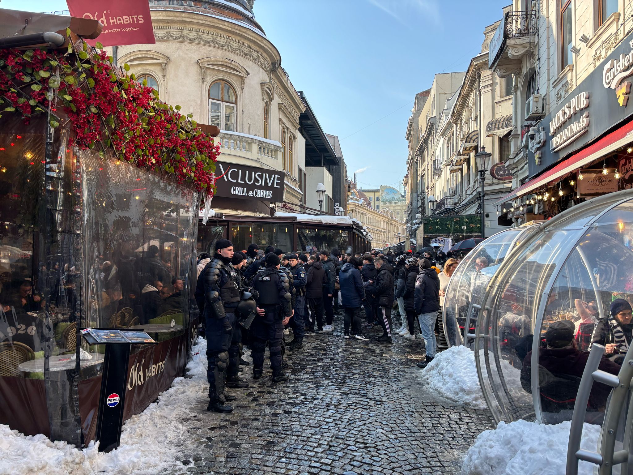 Fanii lui PAOK, show în centrul Bucureștiului, înaintea meciului cu FCSB