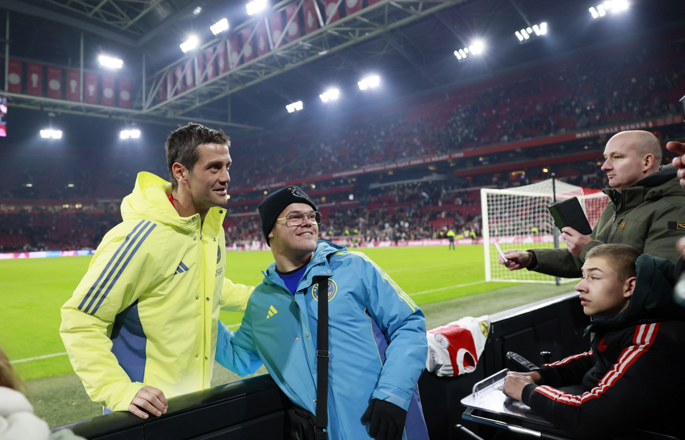 ”De ce ai semnat cu Parma, în detrimentul lui Ajax?” Cristi Chivu i-a ”lăsat mască” pe jurnaliști