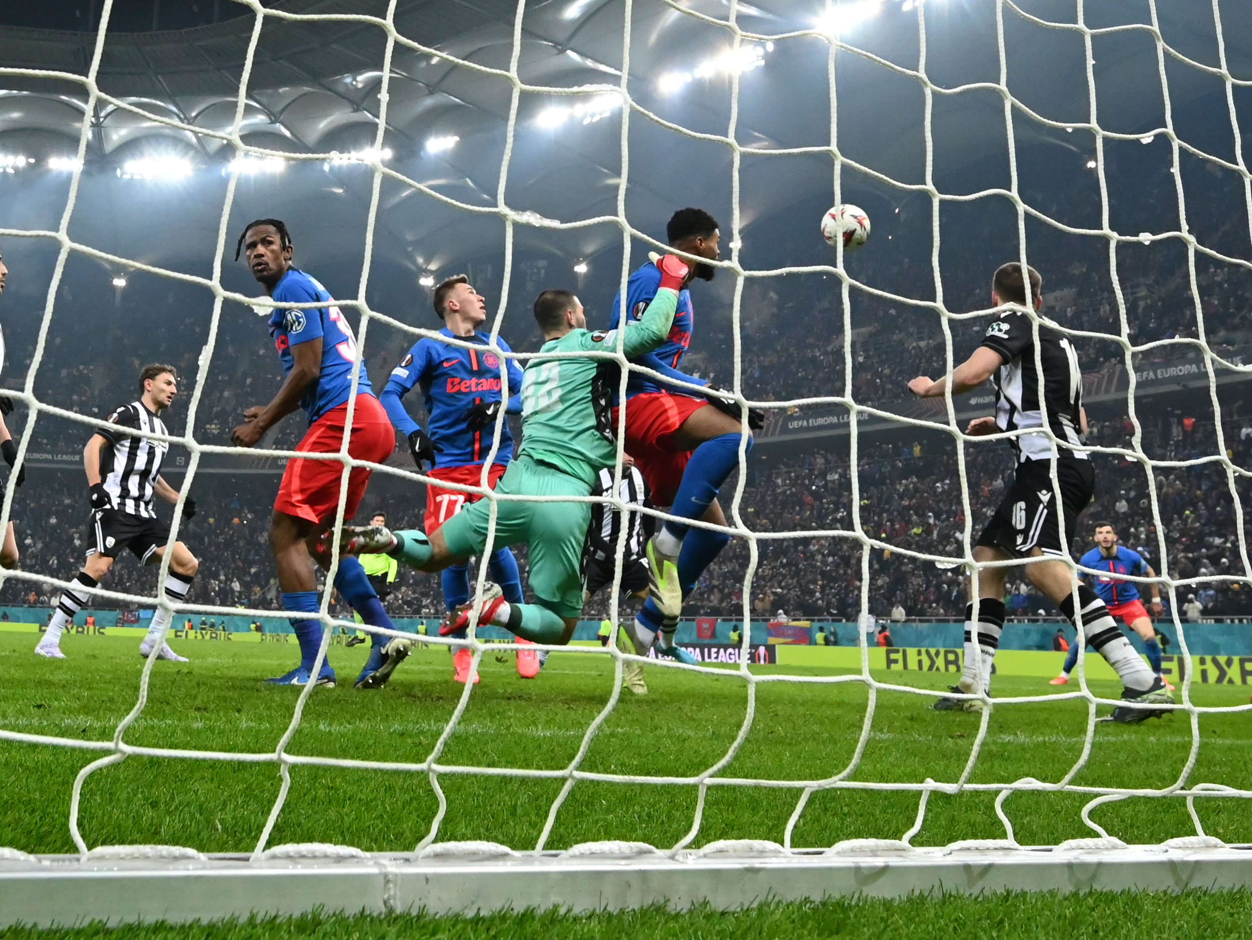 ”Domn`e, să nu mai vină la echipă!”. A fost la un pas să fie dat afară, iar după o lună s-a calificat cu FCSB în optimile UEL
