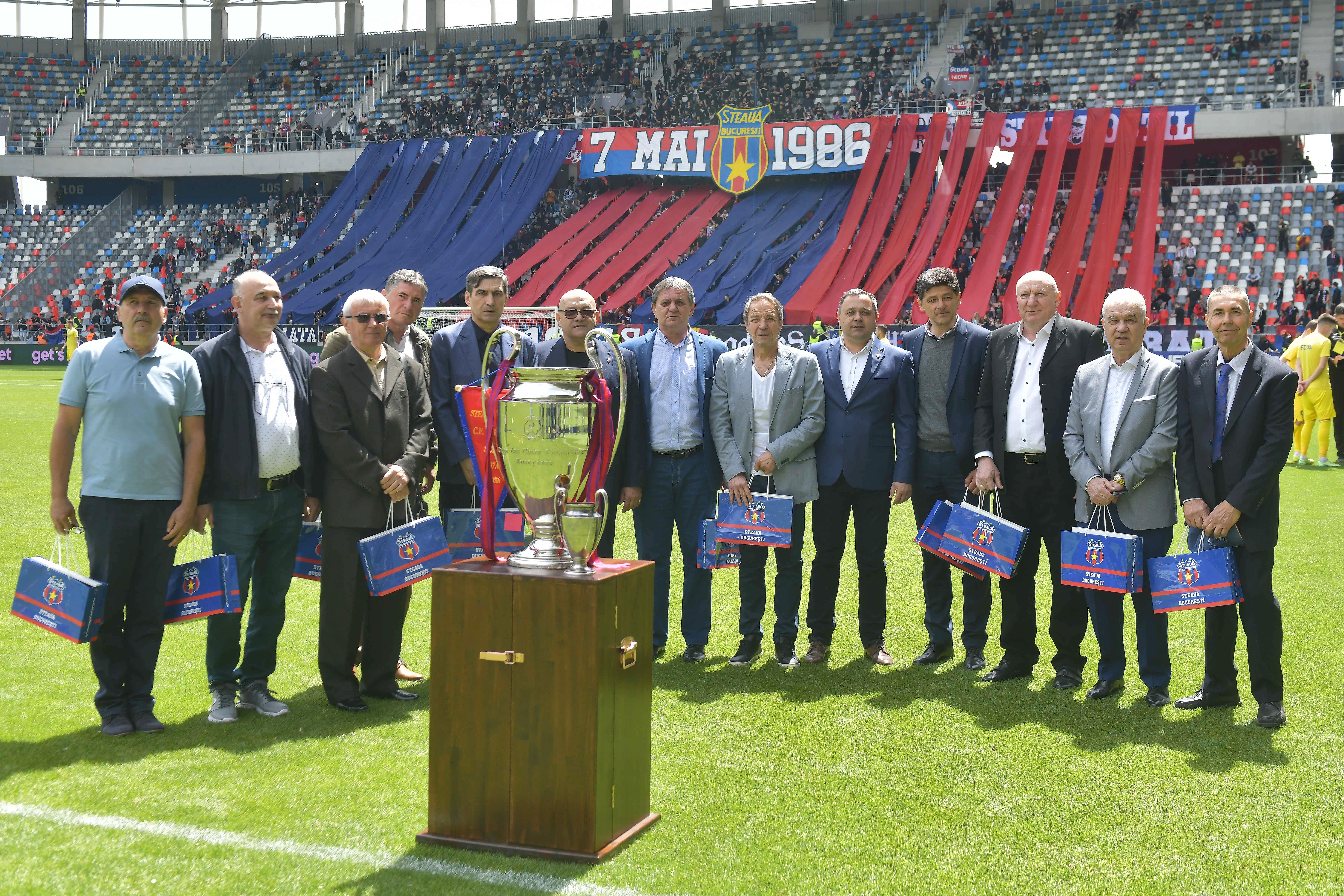 38 de ani de la Supercupa Europei! Legendele Stelei au sărbătorit alături de fani trofeul câștigat la Monte Carlo