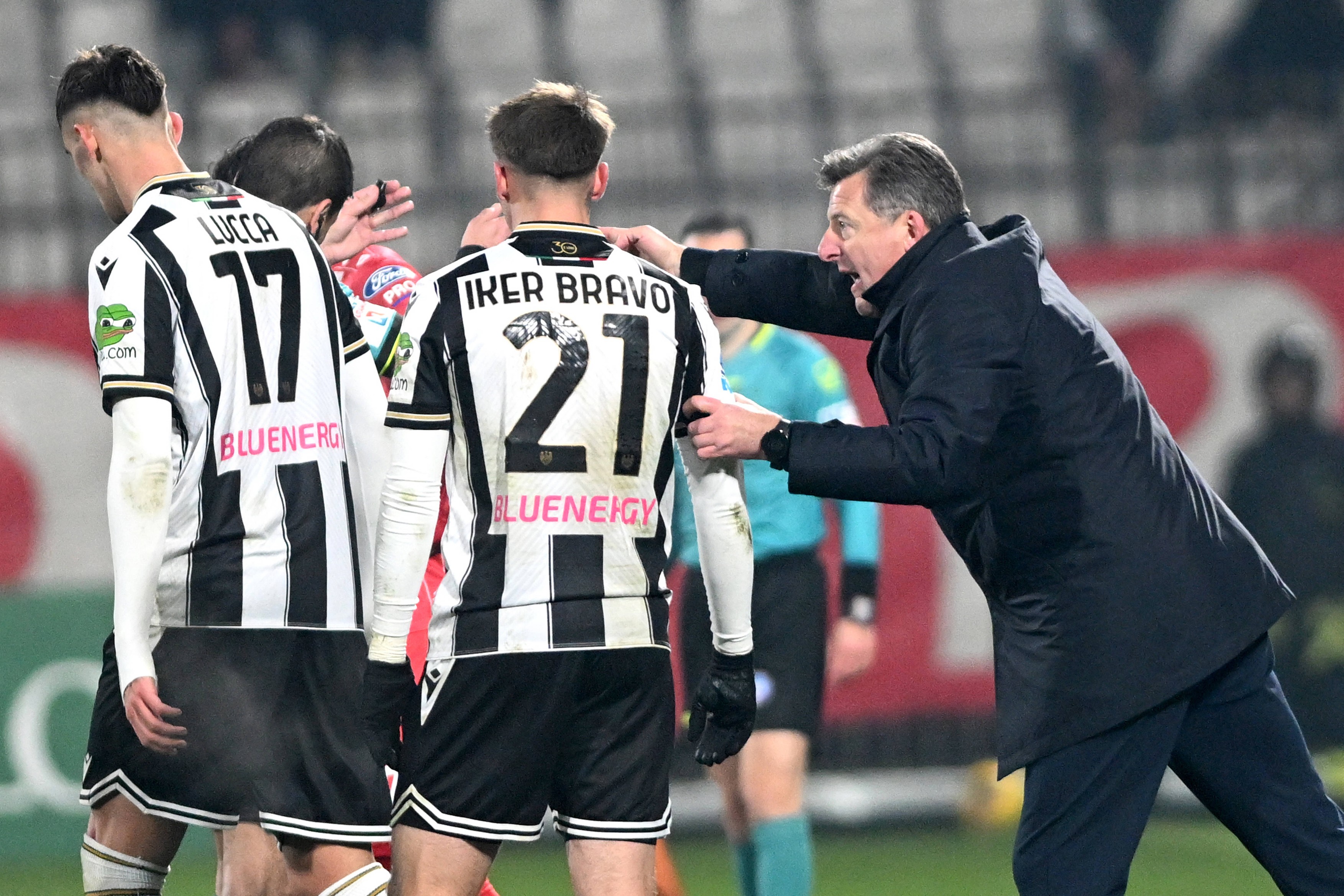 Antrenorul lui Udinese a răbufnit, după ce l-a schimbat pe jucătorul care i-a furat mingea coechipierului la penalty