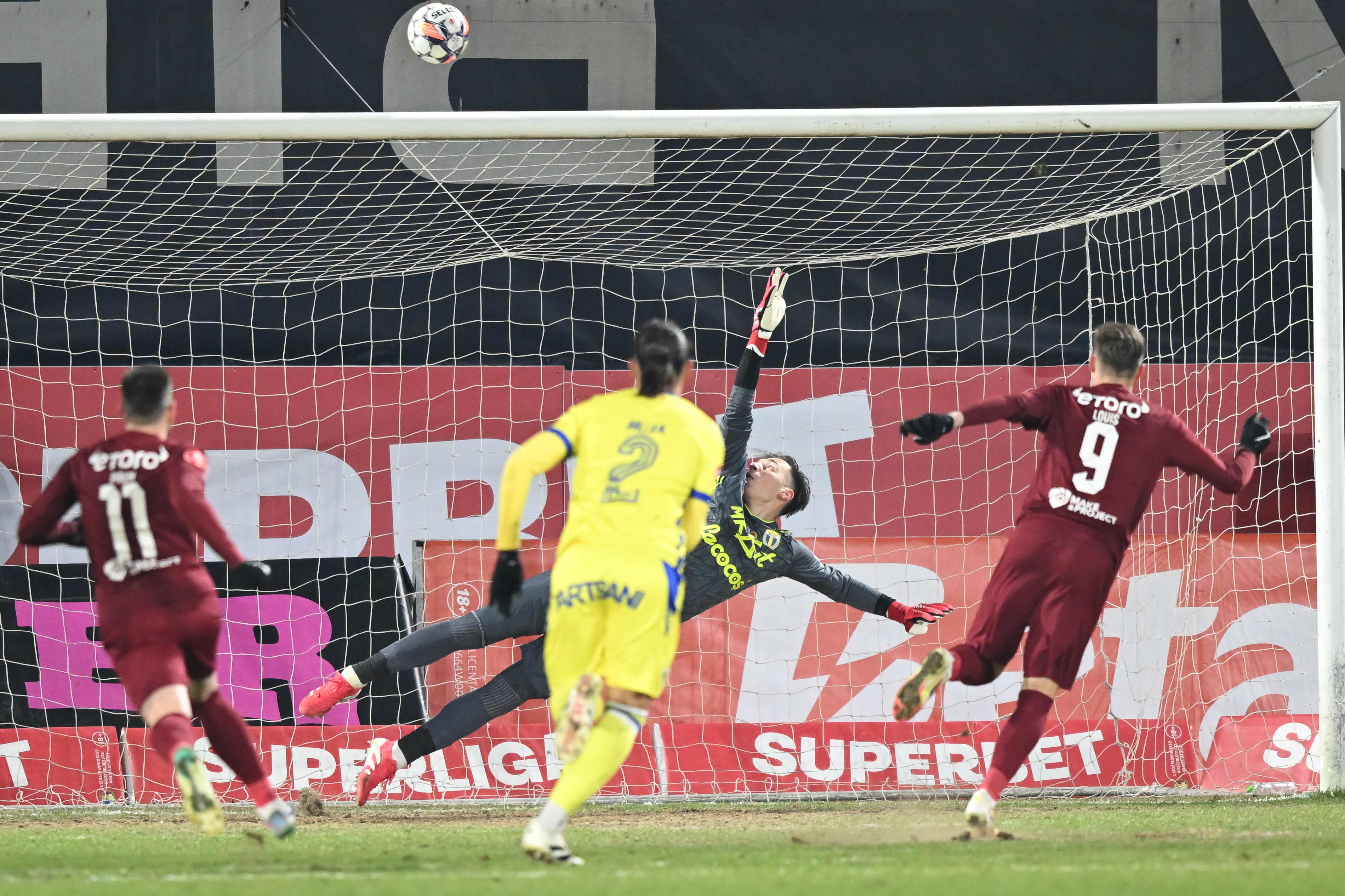 A spus-o fără menajamente, după ce Louis Munteanu a ratat penalty în CFR Cluj - Petrolul: ”Cel mai slab”