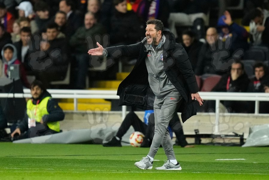 Elegantul Simeone a apărut în trening la meciul cu Barcelona. Și e vorba despre respect, nu despre altceva