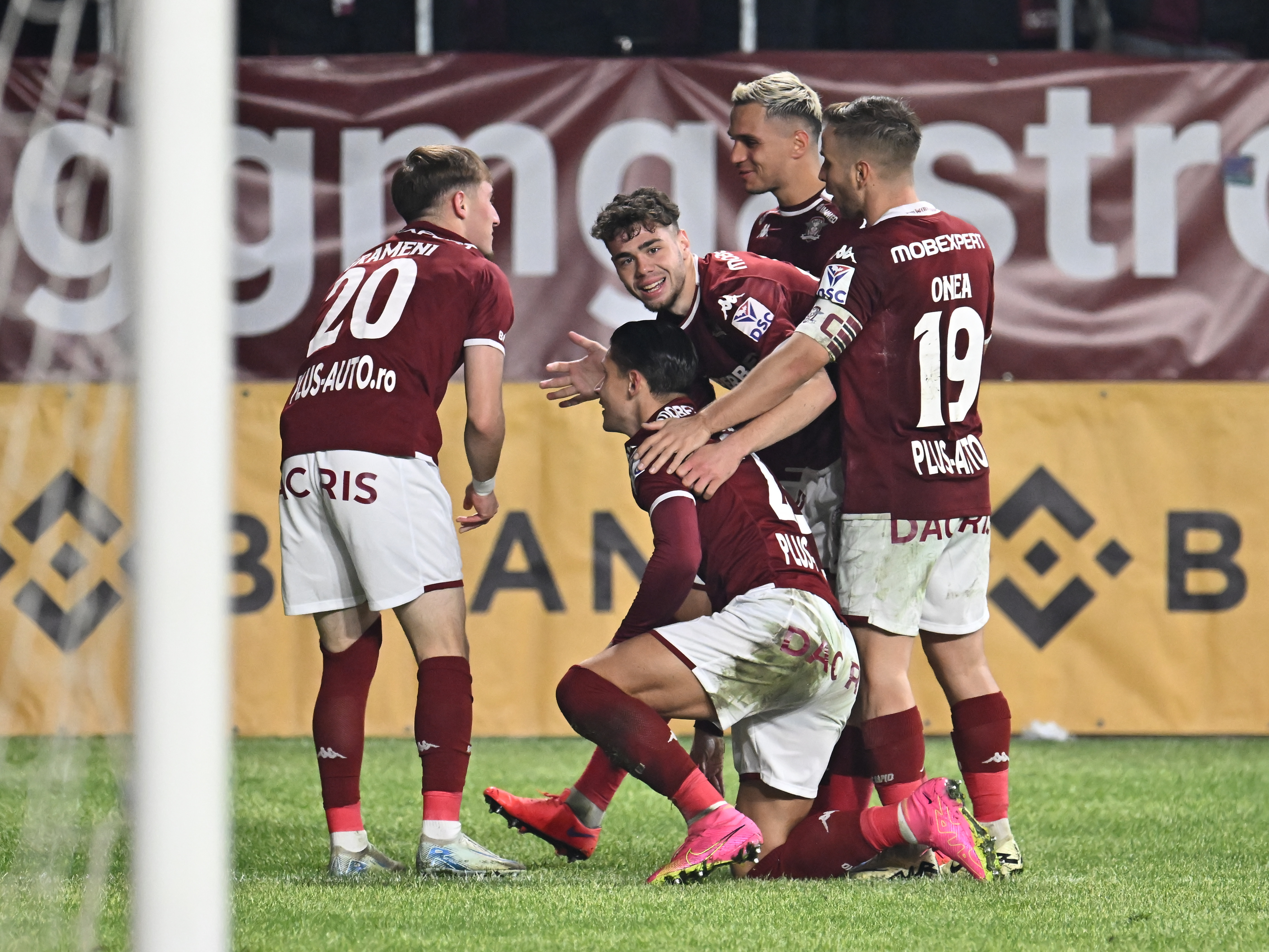 Jucătorul de la Rapid care ”până la ora 10 bea cinci cafele”: ”E binedispus tot timpul”
