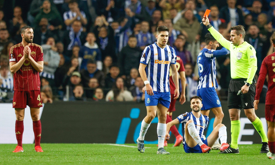Portugal: Fussball Europa League, Play-Off - FC Porto vs. AS Rom - Estadio do Dragao, Porto: Schiedsrichter Tobias STIEL