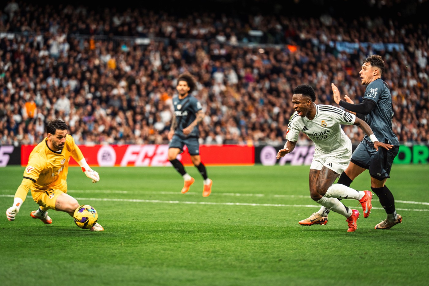 ”80.000.000€”. Spaniolii l-au văzut pe Andrei Rațiu în Rayo - Real Madrid și au spus totul: ”Antidotul pentru Vinicius”