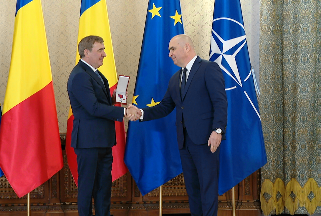 Cum l-a numit Ilie Bolojan pe Gică Hagi, după ce l-a decorat