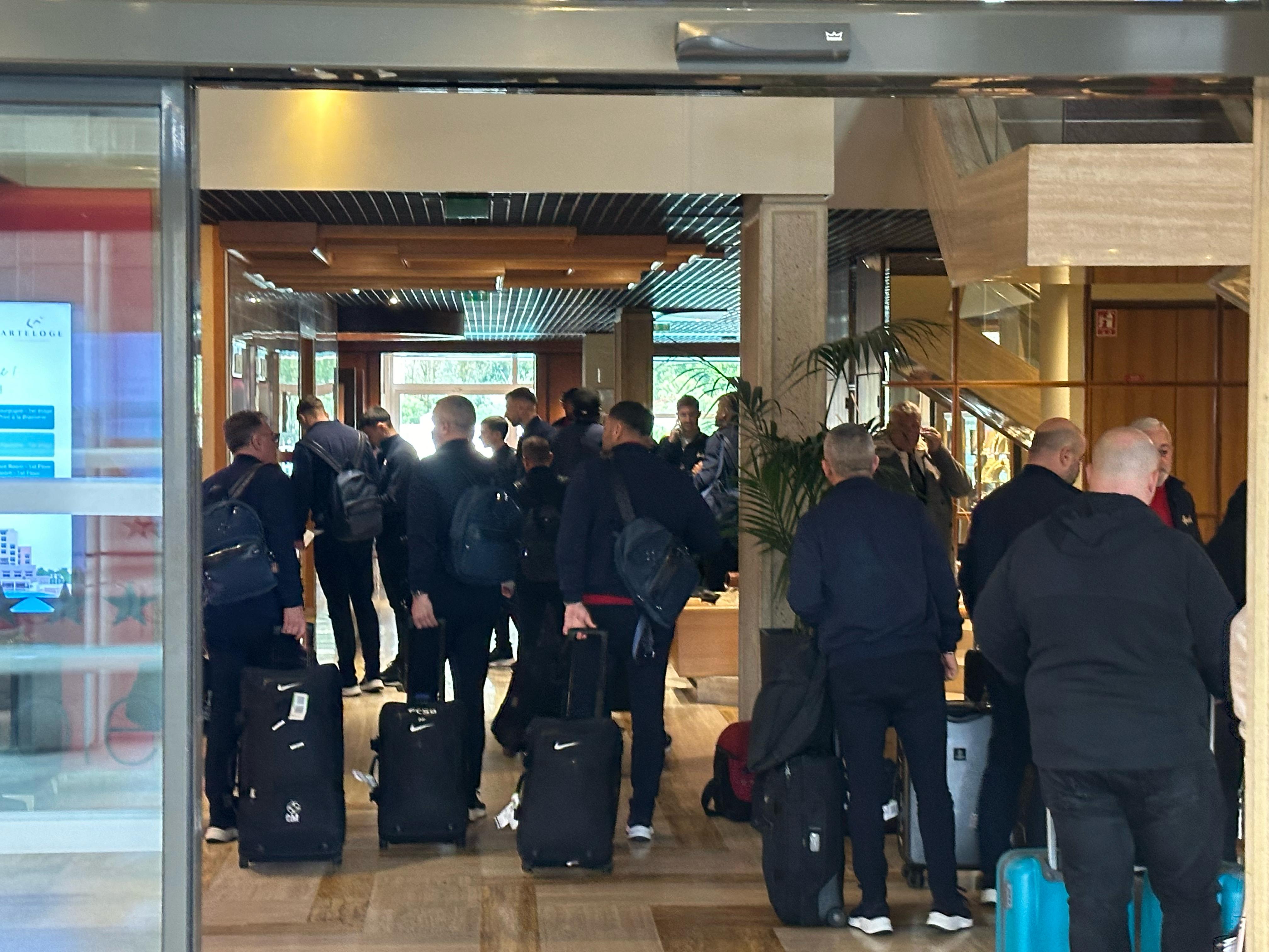 FCSB a ajuns la Lyon! Cum arată hotelul unde sunt cazați "roș-albaștrii"