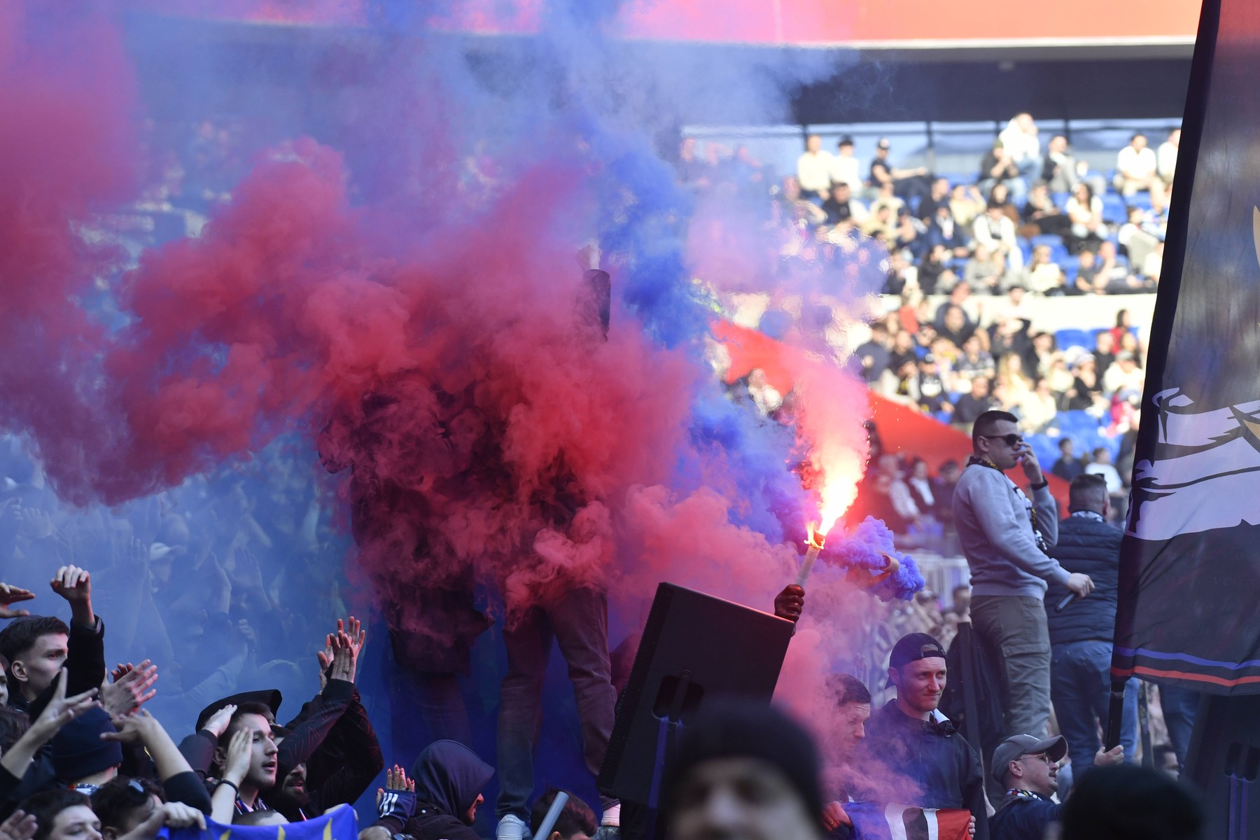 Lyon nu umple stadionul! Câte bilete au vândut francezii pentru returul cu FCSB