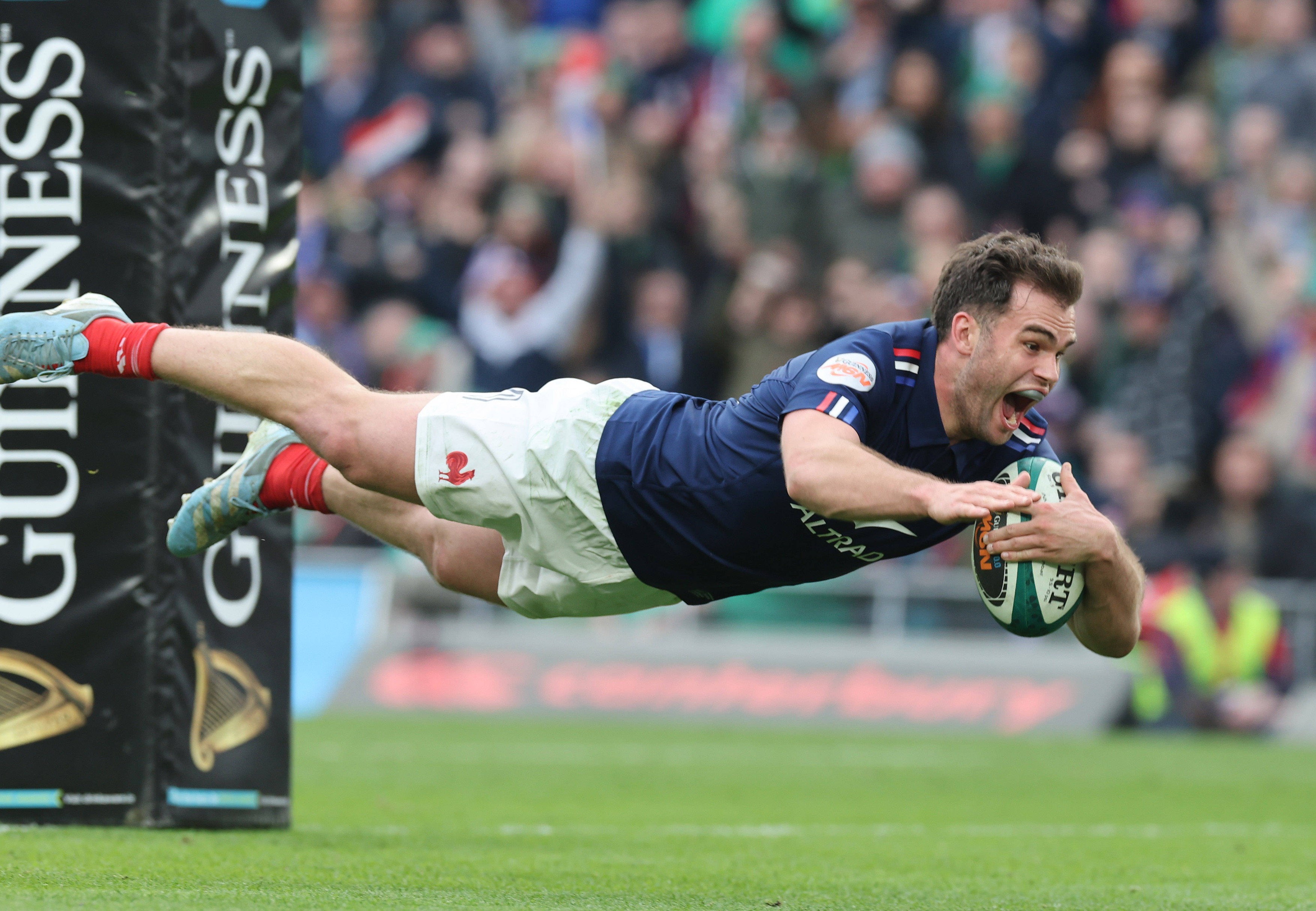 Six Nations: Franța - Scoția, ACUM, DGS 4 / Țara Galilor - Anglia 14-61 / Italia - Irlanda 17-22 /