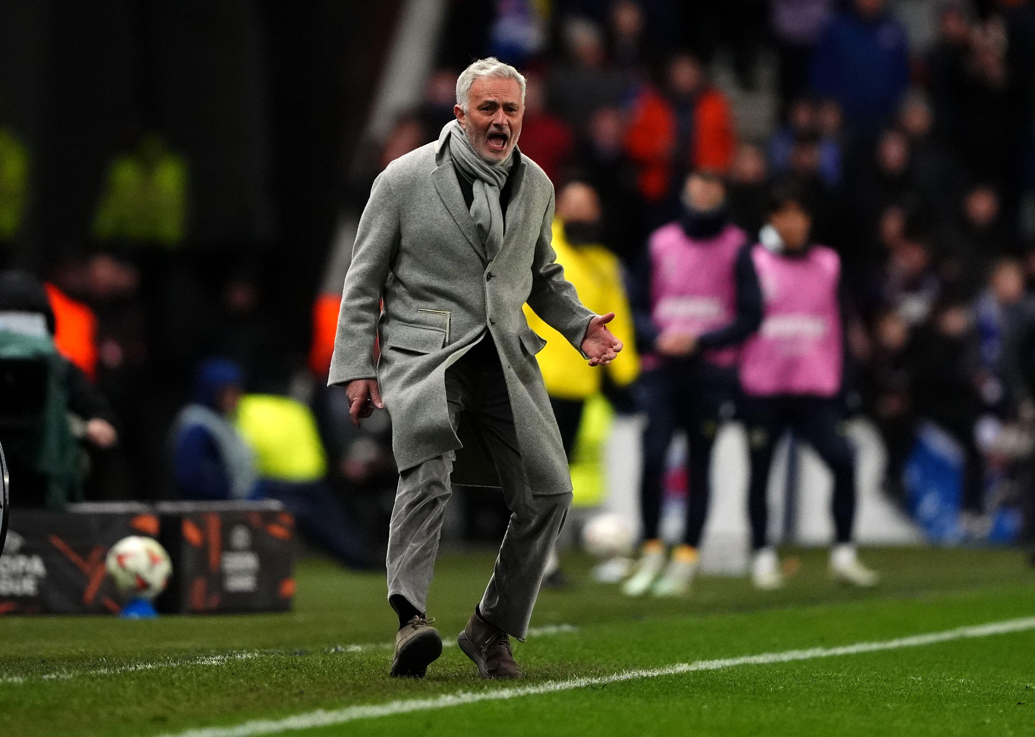Jose Mourinho a răbufnit, după ce Fenerbahce a fost eliminată din UEL de Rangers și Ianis Hagi