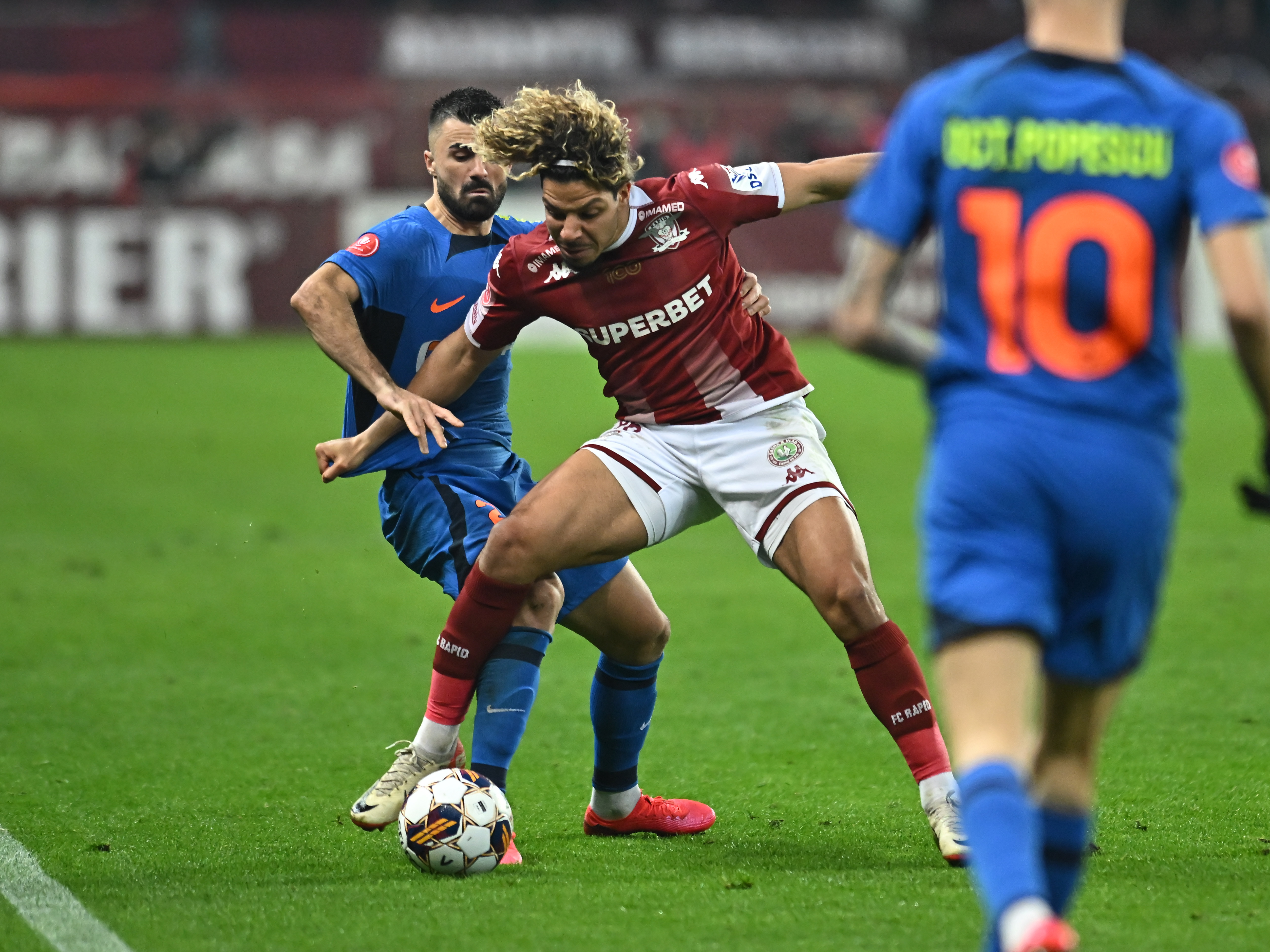 "Uneori vedeam că vor să plec, apoi că vor să stau". Papeau, adevărul despre plecarea de la Rapid și derby-ul cu FCSB