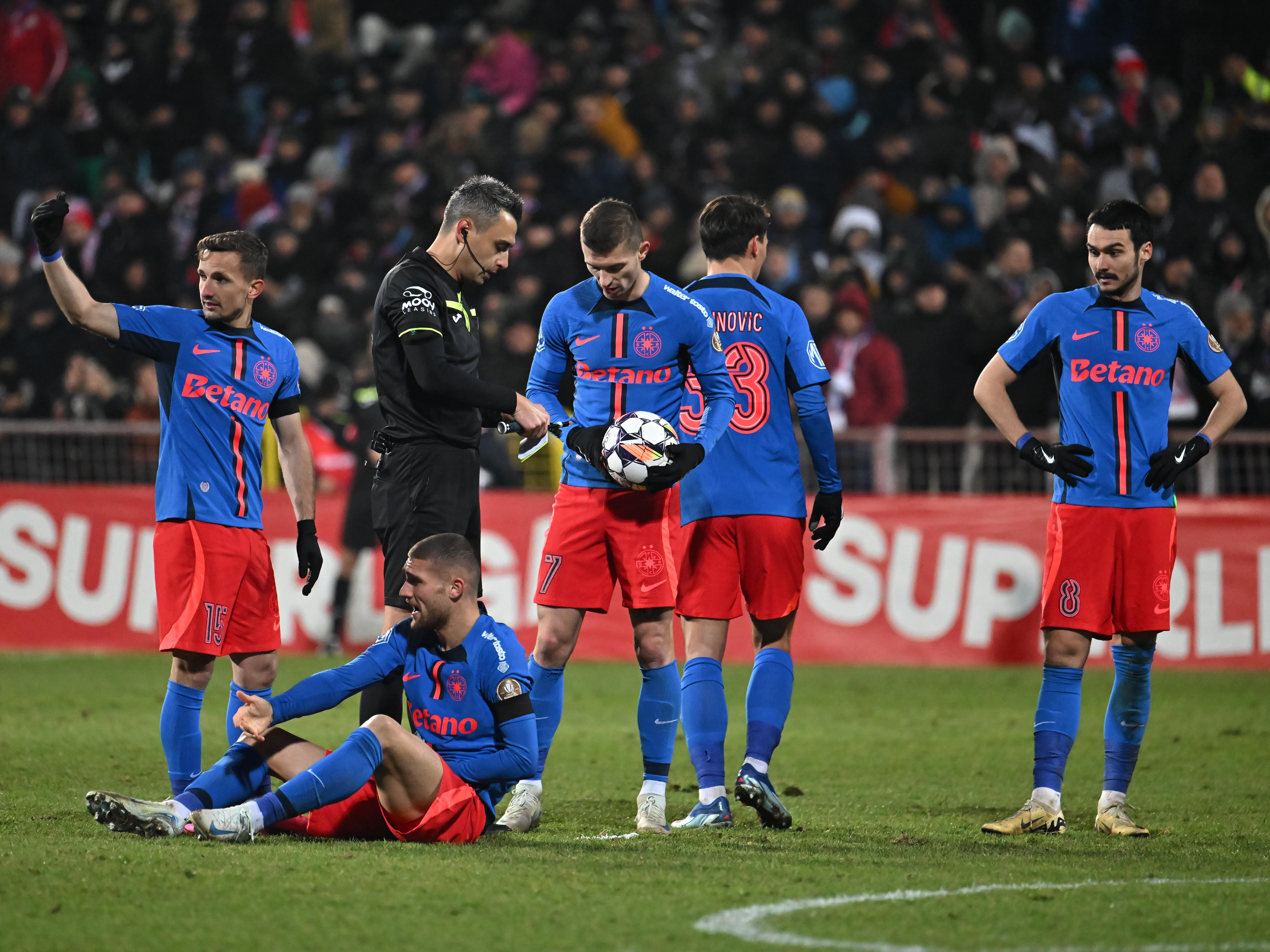 Arbitrul care i-a ”adus” o amendă lui Gigi Becali, delegat la FCSB - Rapid. Cine va fi în camera VAR