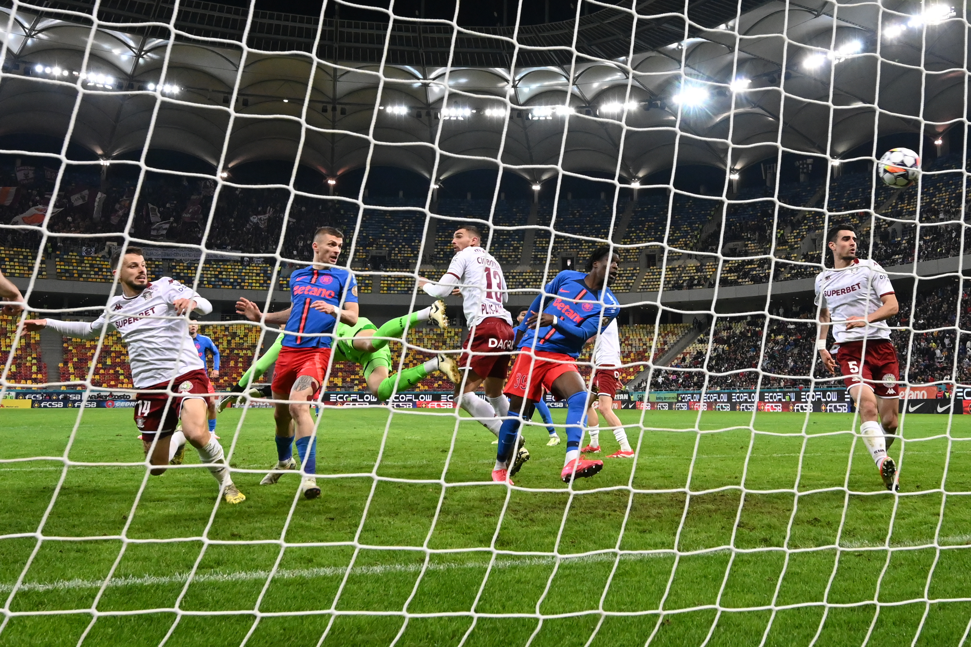 Toate notele de la FCSB - Rapid 3-3! Cine au fost cei mai buni, dar și cei mai slabi de pe teren
