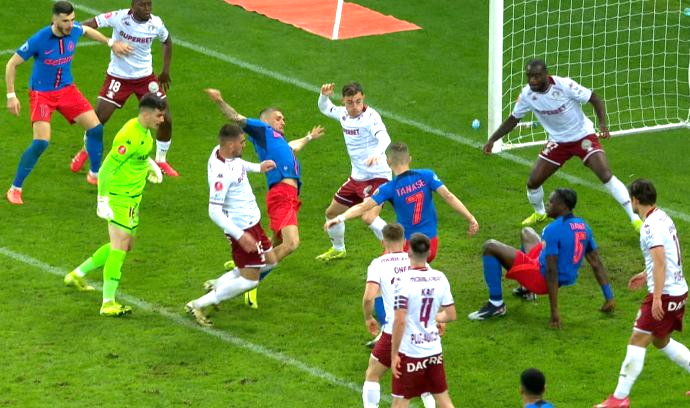 FCSB a cerut penalty la "thriller-ul" cu Rapid, dar Horațiu Feșnic nu s-a clintit! Ce arată reluările