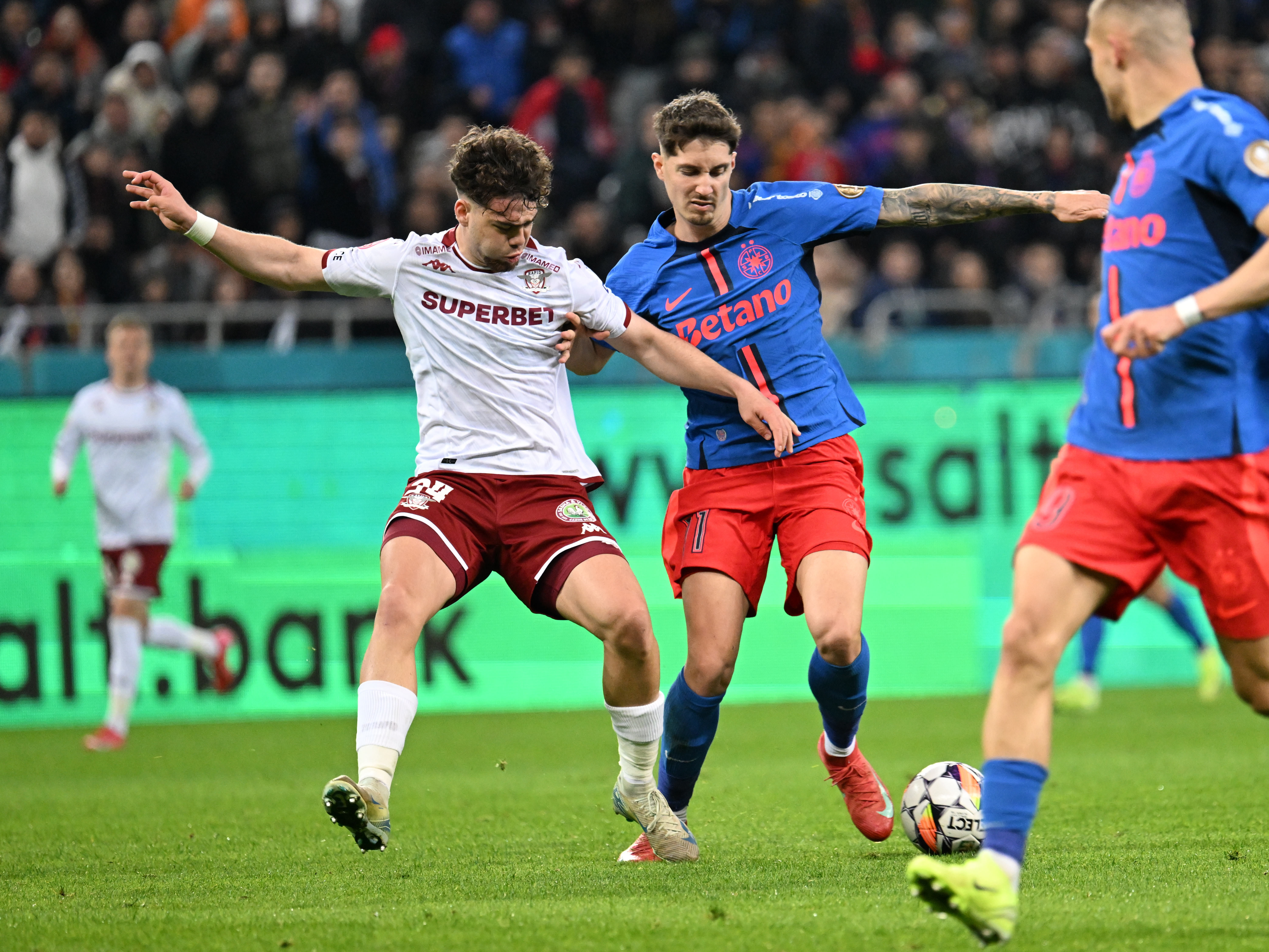 Control masiv anti-doping după FCSB - Rapid. Care sunt cei 12 fotbaliști care au fost testați