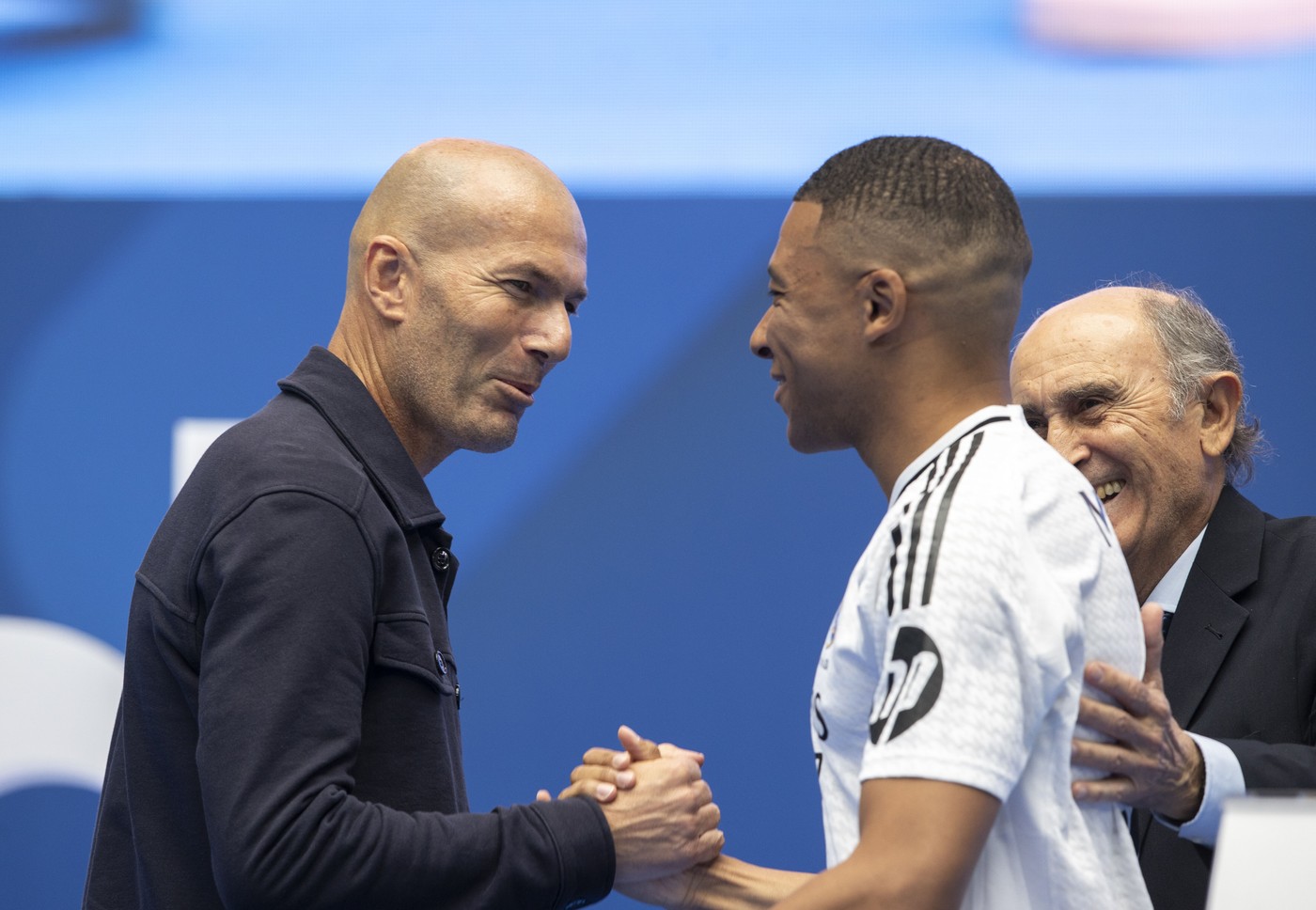 Lovitură de proporții: Zinedine Zidane semnează! Prietenul său a confirmat: ”E alesul”
