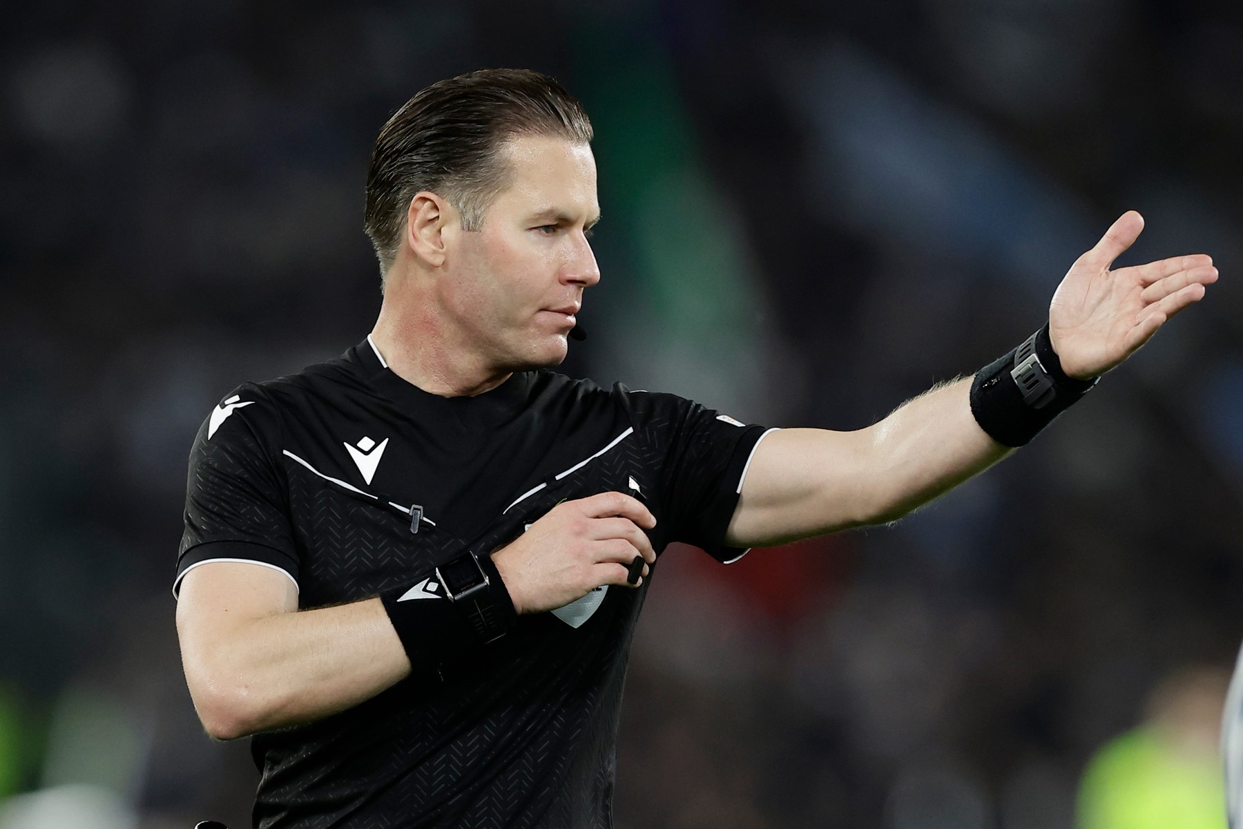 FIFA a anunțat cine va conduce România - Bosnia! I-a arbitrat pe ”Tricolori” într-un meci împotriva Kosovo