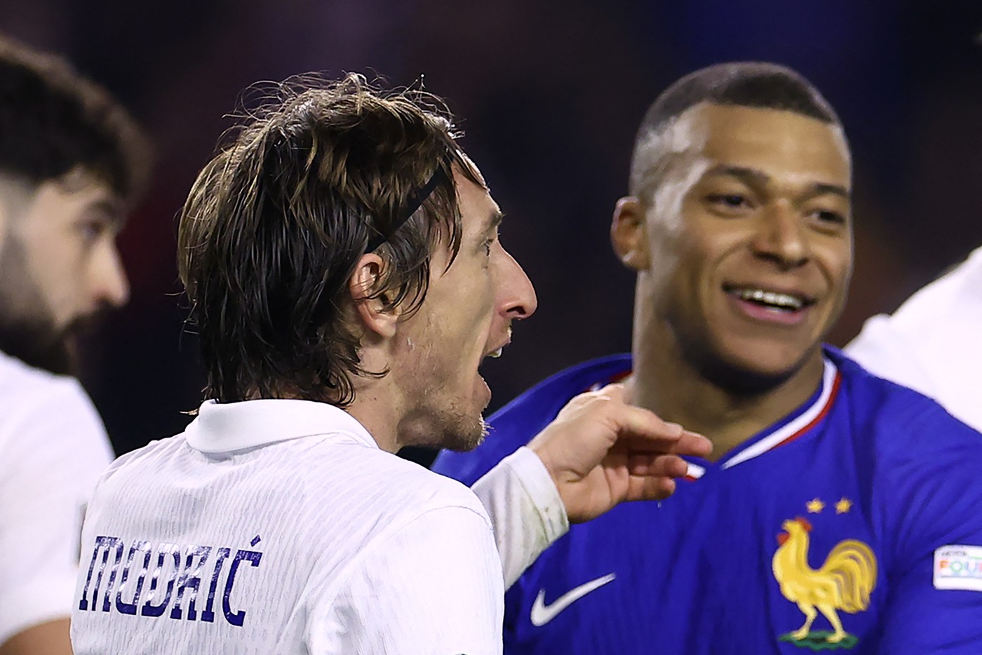 Modric a sărit la gâtul lui Mbappe, după simulare. Cei doi au dat "nas în nas" la finalul partidei: ce s-a întâmplat