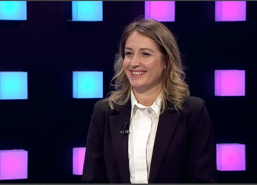 Cum a fost începutul carierei "celei mai frumoase arbitre din România". Ce șanse are să fie delegată la EURO