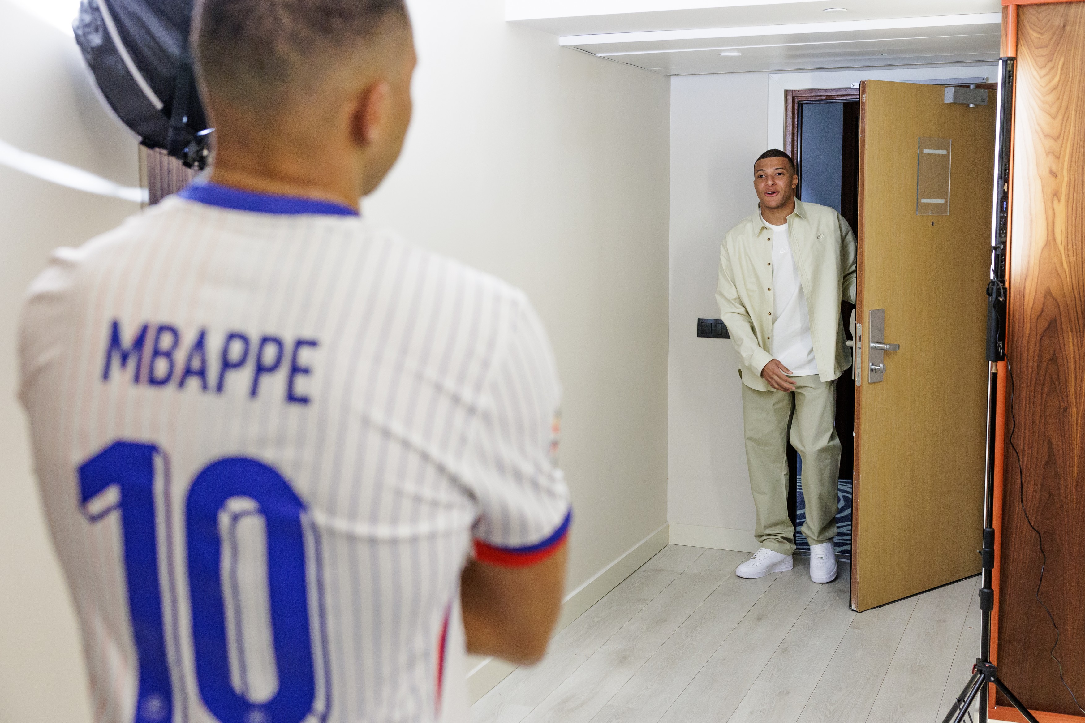 Cum a reacționat Kylian Mbappe, când s-a văzut față în față cu el însuși