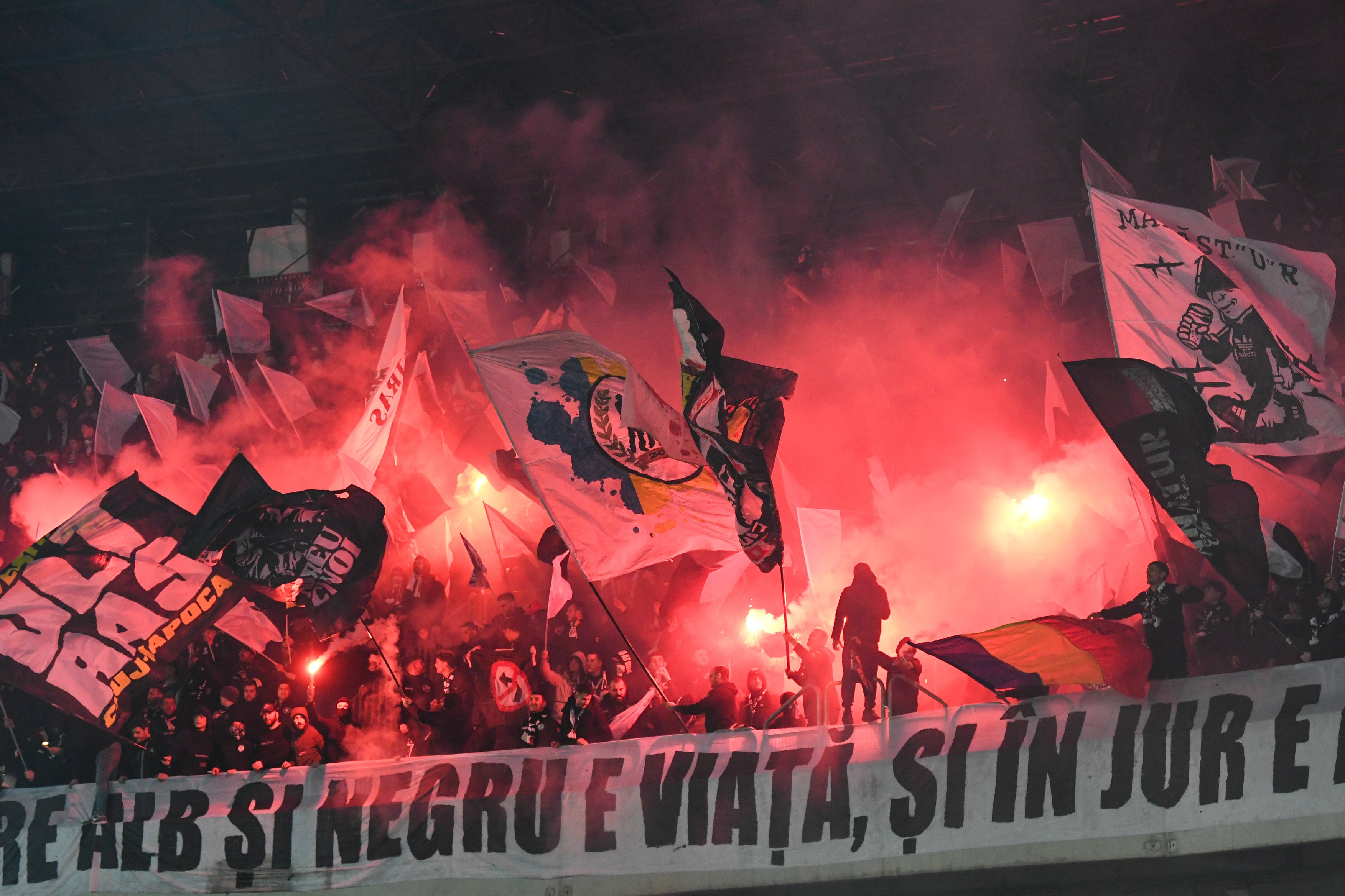 Poliția a reținut prima persoană, după scandalul dintre suporteri de la U ”Cluj” - CFR 1-0