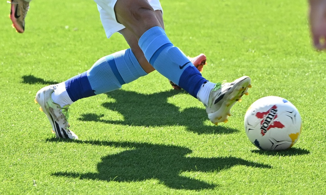 Umbre de fotbalisti alaturi de o minge / Foto: Sport Pictures
