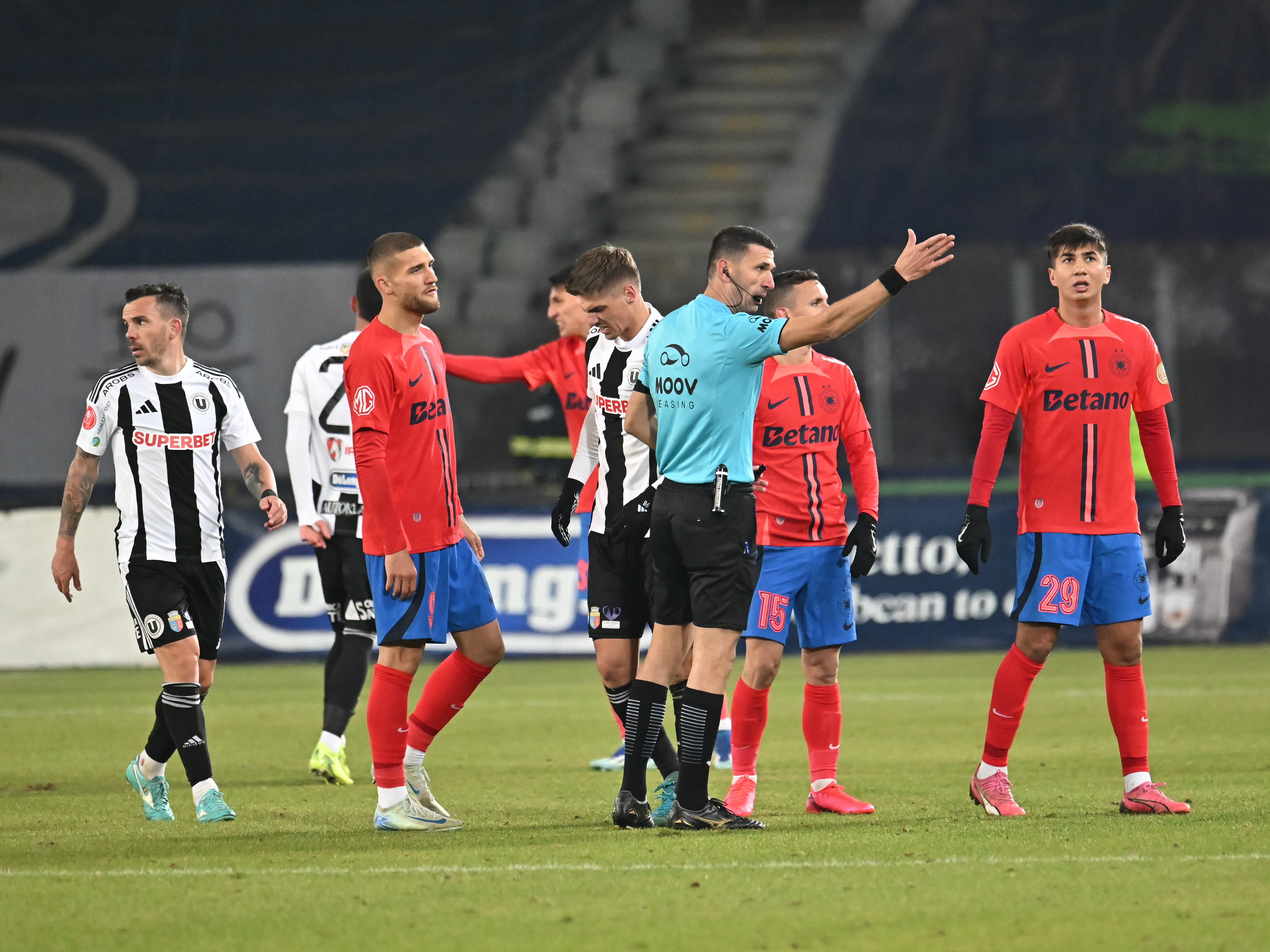 FCSB - U Cluj, Live Video, 21:15, Digi Sport 1. Ambele echipe și-au răpus marea rivală etapa trecută