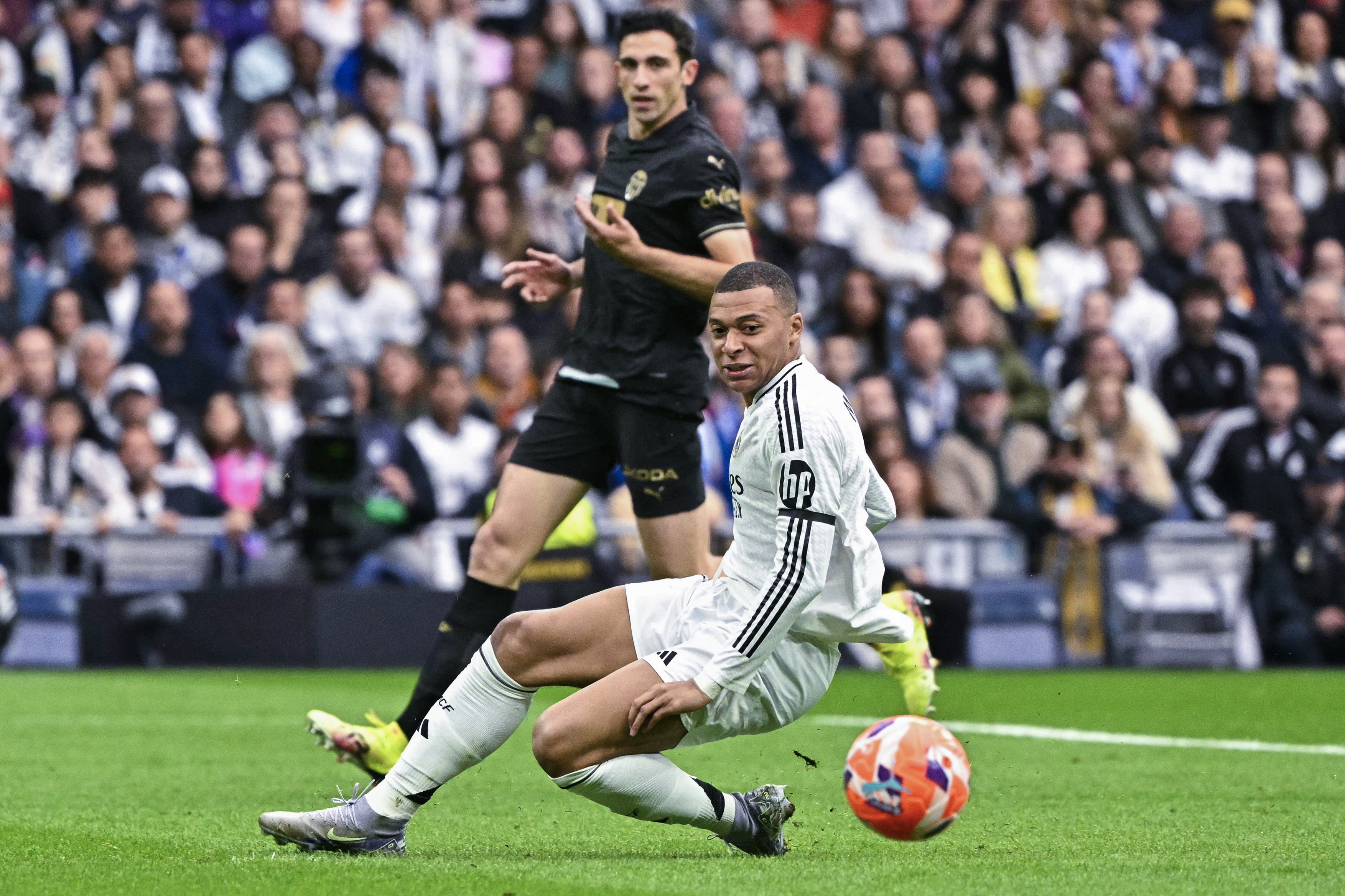 Real Madrid - Valencia 1-2. Oaspeții au dat lovitura în prelungiri și câștigă pe Bernabeu după 17 ani!