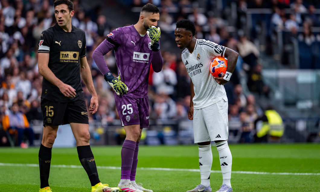 Real Madrid CF and Valencia CF - La Liga EA Sports 2024/25
