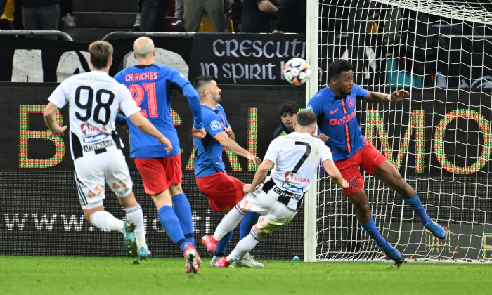 FOTBAL:FCSB-UNIVERSITATEA CLUJ, PLAY OFF SUPERLIGA SUPERBET (5.04.2025)