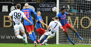 FOTBAL:FCSB-UNIVERSITATEA CLUJ, PLAY OFF SUPERLIGA SUPERBET (5.04.2025)
