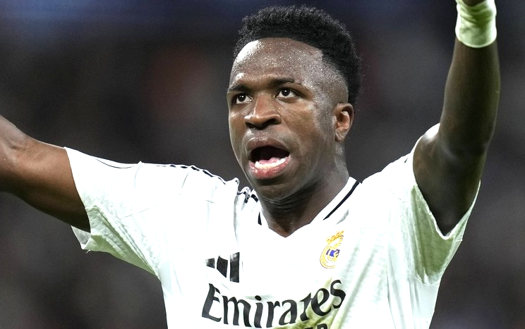 Ce l-a pus să facă Roberto Carlos pe Vinicius, după ce fanii lui Real Madrid l-au fluierat pe Bernabeu