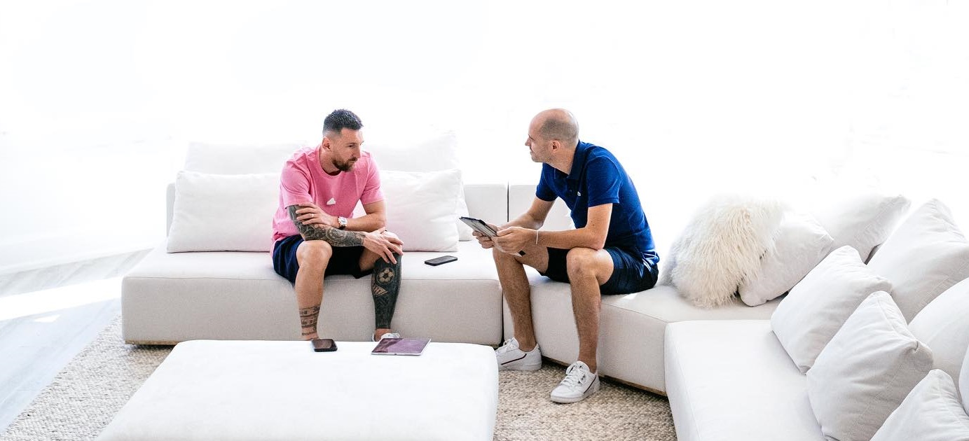 France Football a venit în România pentru un interviu major cu Hagi. Apare alături de Messi, Maradona, Xavi și Yamal