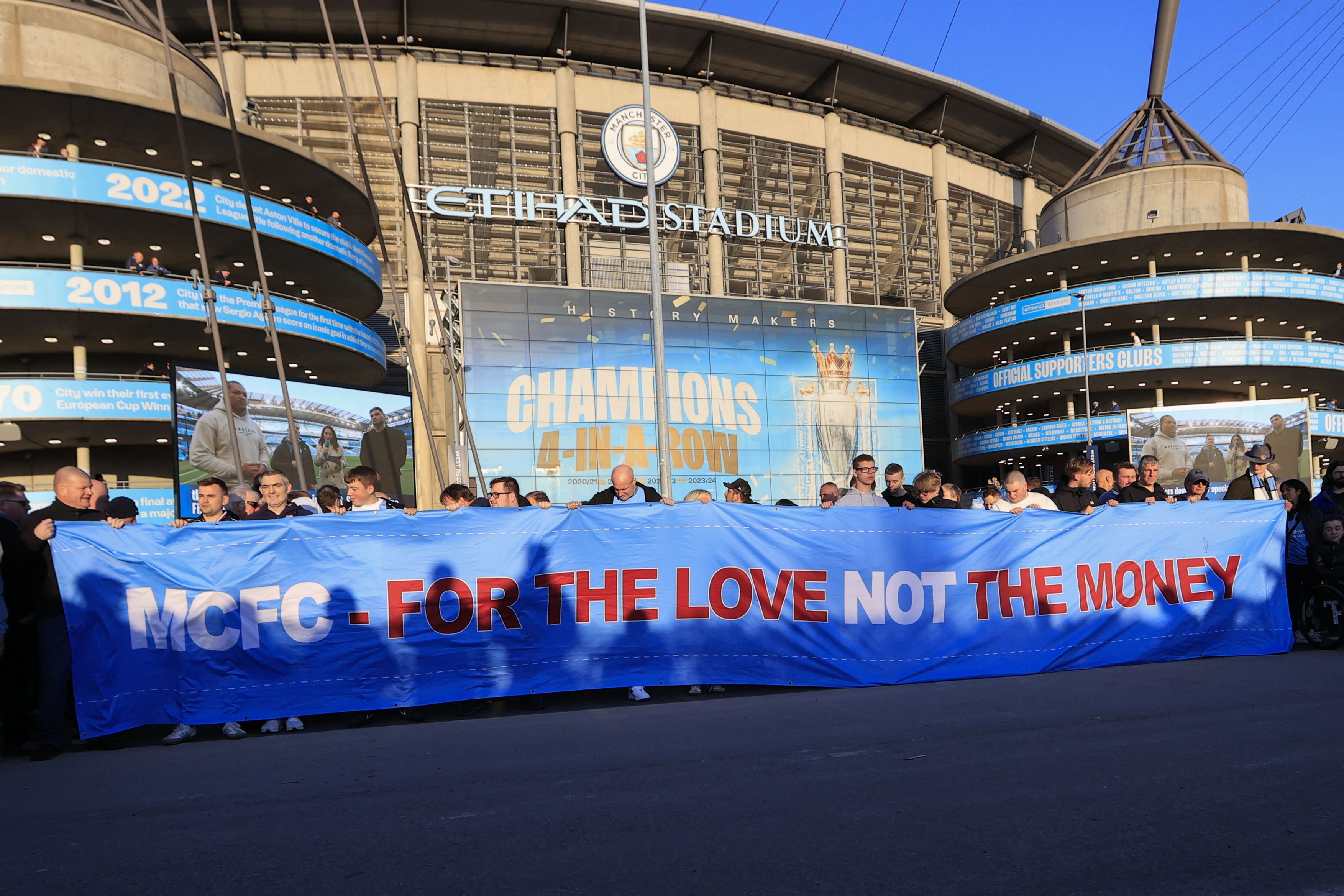 Decizia luată de Manchester City, după protestele fanilor