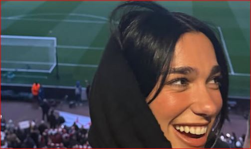 S-a camuflat și a crezut că nu o recunoaște nimeni! Imaginea care a dat-o de gol