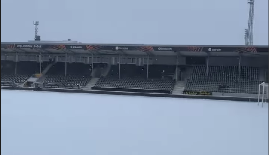 Se întâmplă în sferturile Europa League! Stadionul acoperit de nămeți