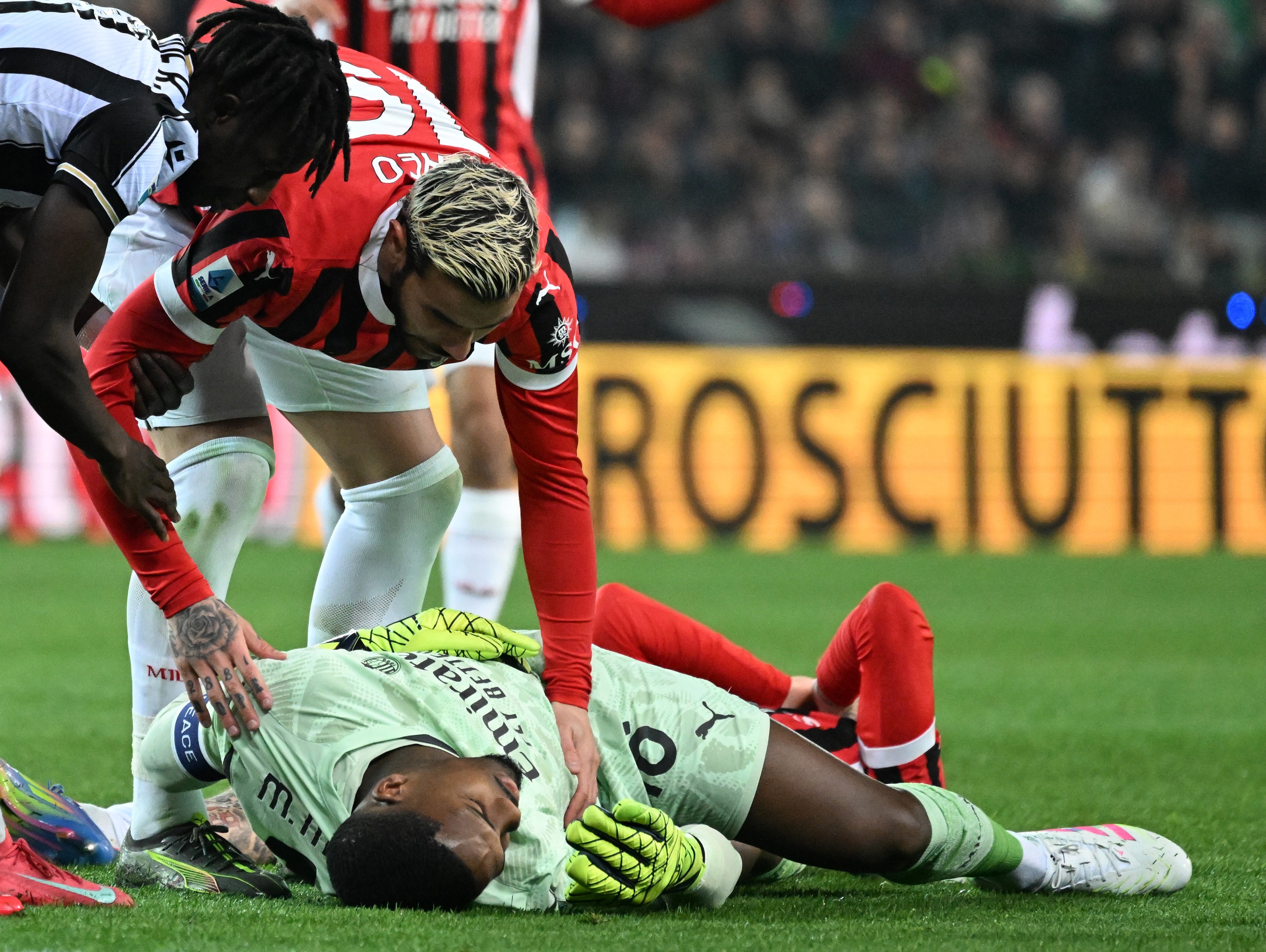 AC Milan, anunț despre starea lui Mike Maignan după ce a rămas inert pe teren