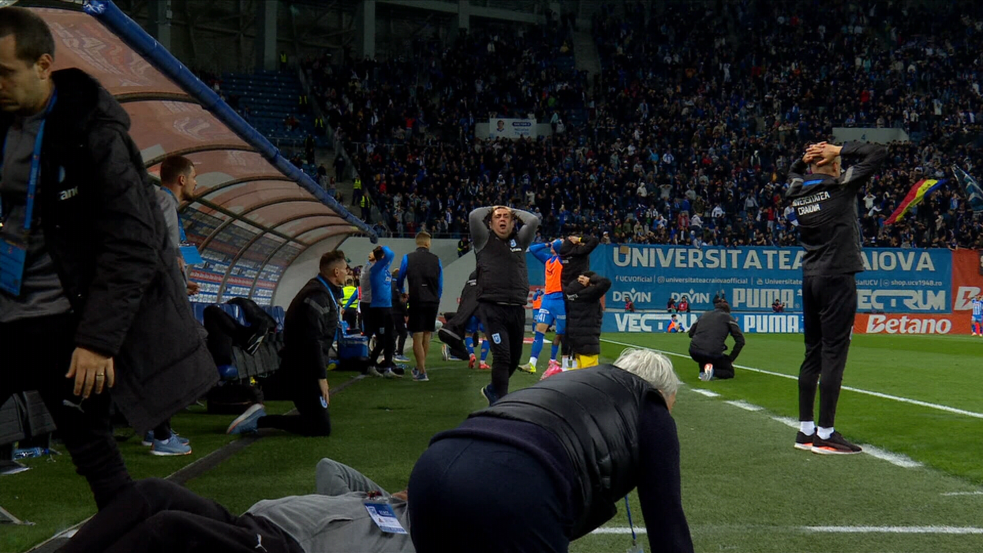 La pământ! Cum a trăit banca Universității Craiova ratarea monumentală din meciul cu FCSB