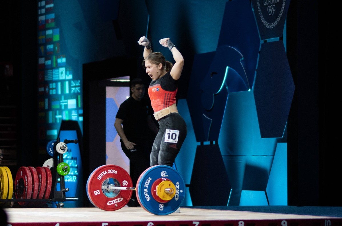 Andreea Cotruța a adus 3 medalii pentru România! Aur și argint la Campionatele Europene de haltere