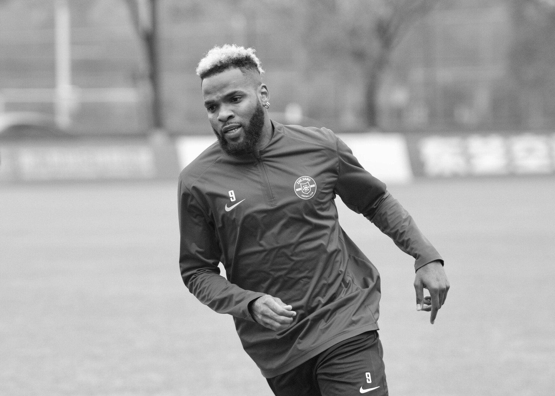 Au refuzat să joace după moartea lui Boupendza! Fotbaliștii au făcut scandal la stadion și n-au vrut să intre în teren