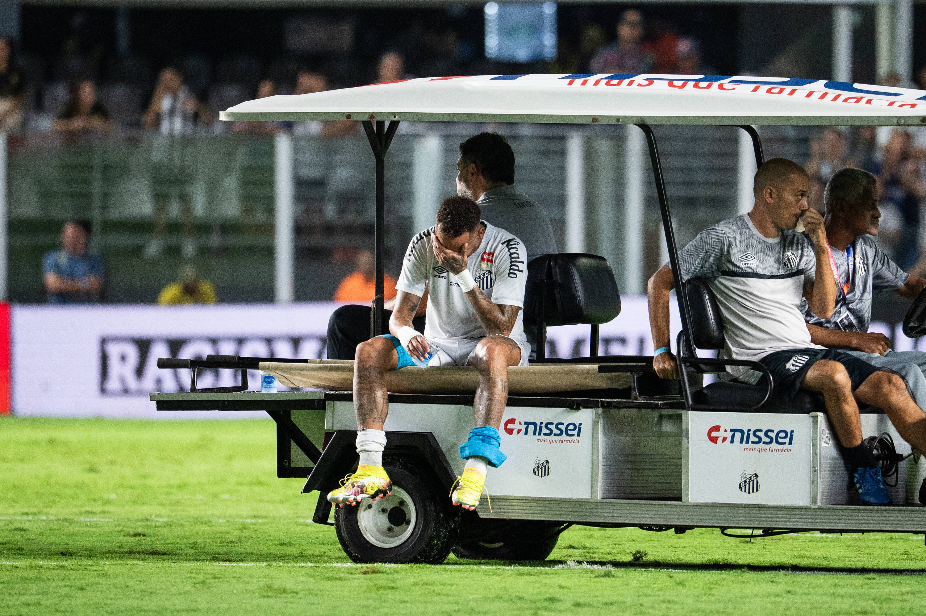 Neymar, urmărit de ghinion! Starul brazilian s-a accidentat și riscă să rateze meciurile naționalei