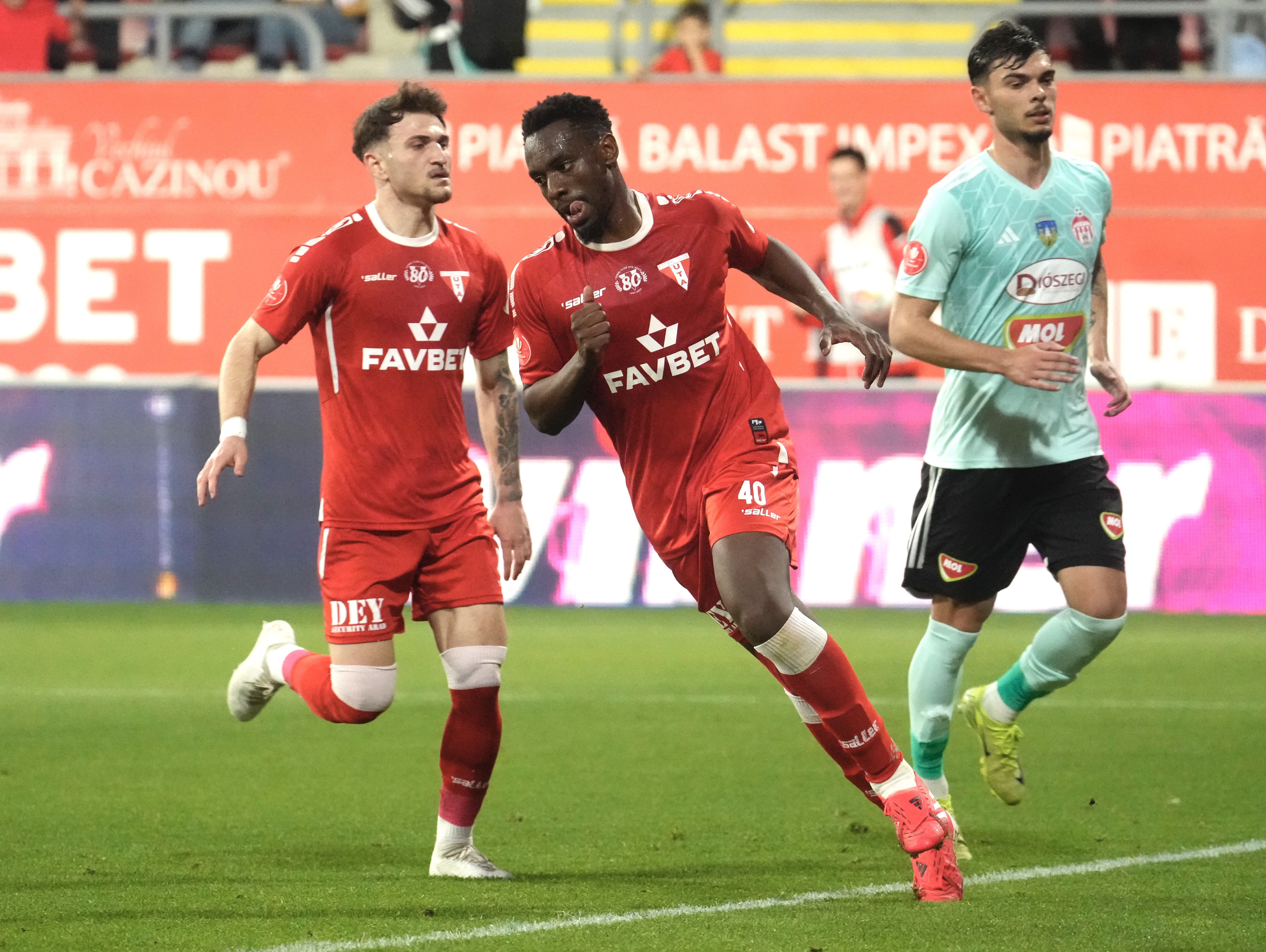 UTA Arad - Sepsi 1-1. Remiză între Mircea Rednic și Dorinel Munteanu!