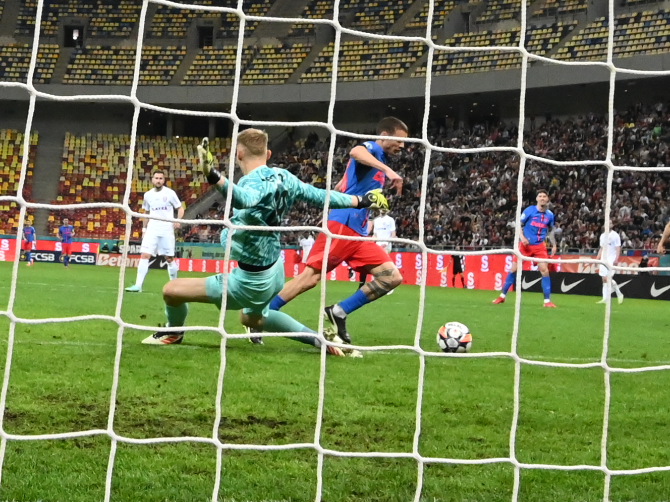 Fotbalistul de la FCSB care ”poate juca și la Real Madrid” și ”ar fi costat 200.000.000 €” în urmă cu 6 ani