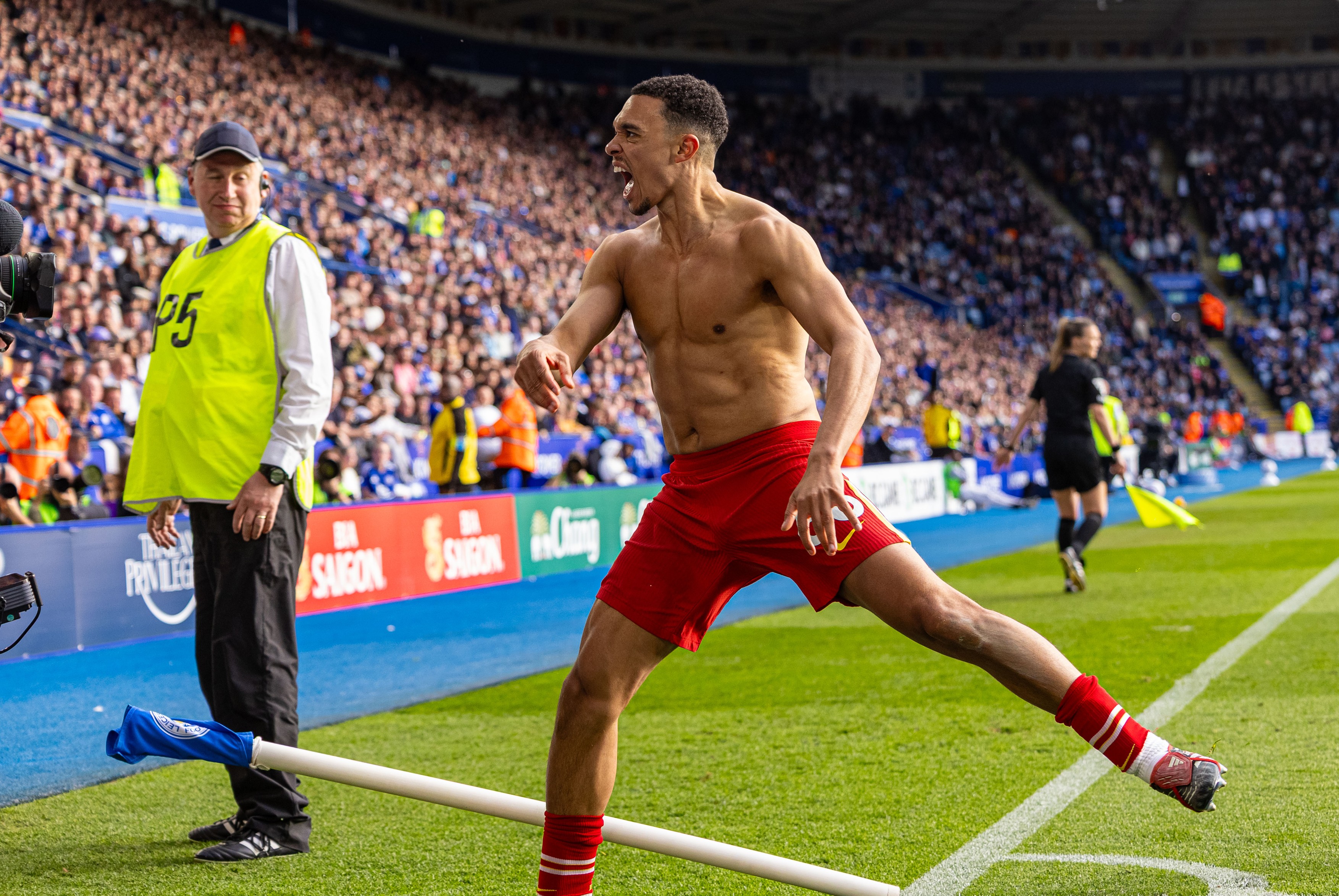 Ultima încercare! Liverpool i-a propus un nou contract lui Trent Alexander-Arnold