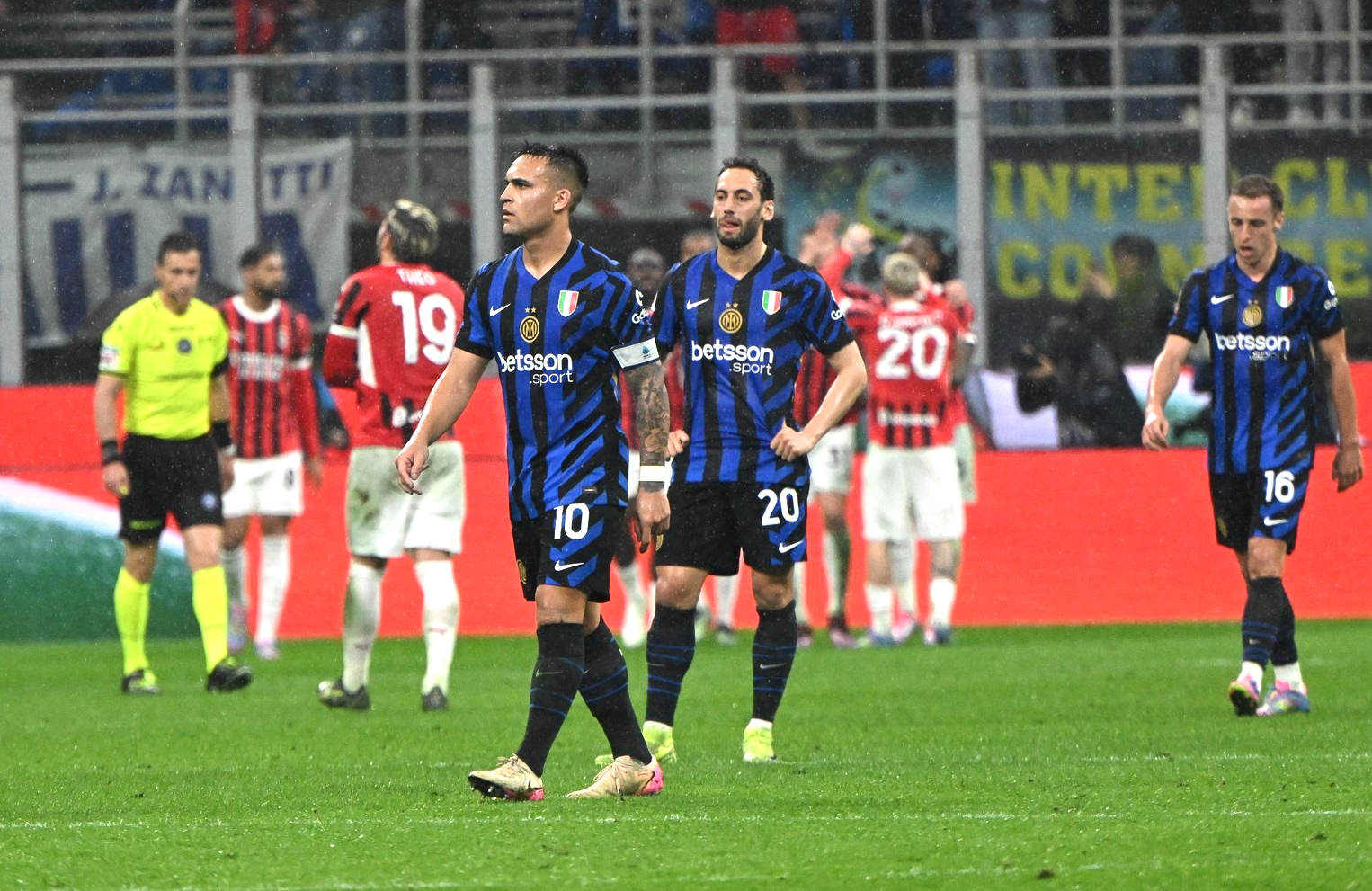 Adio, triplă! Inter a fost umilită de AC Milan pe teren propriu și e OUT din Cupa Italiei
